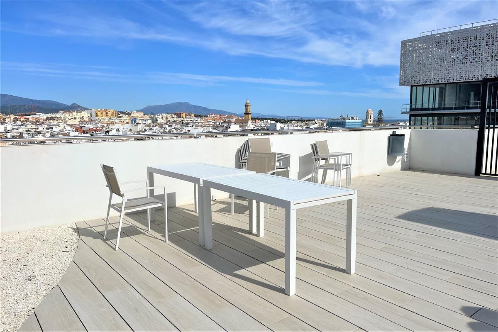 Resale - Apartment - Middle Floor Apartment - Estepona - Estepona Centro