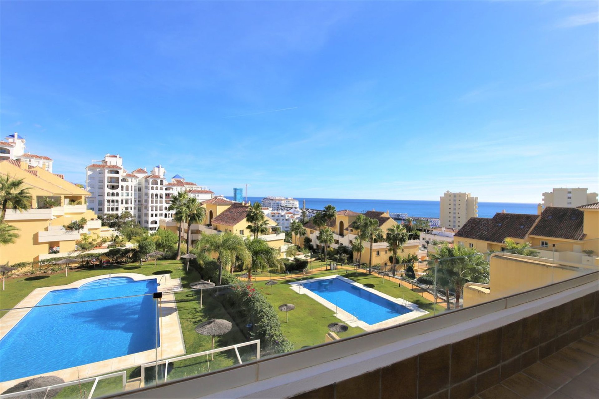 Resale - Apartment - Middle Floor Apartment - Estepona - Estepona Centro