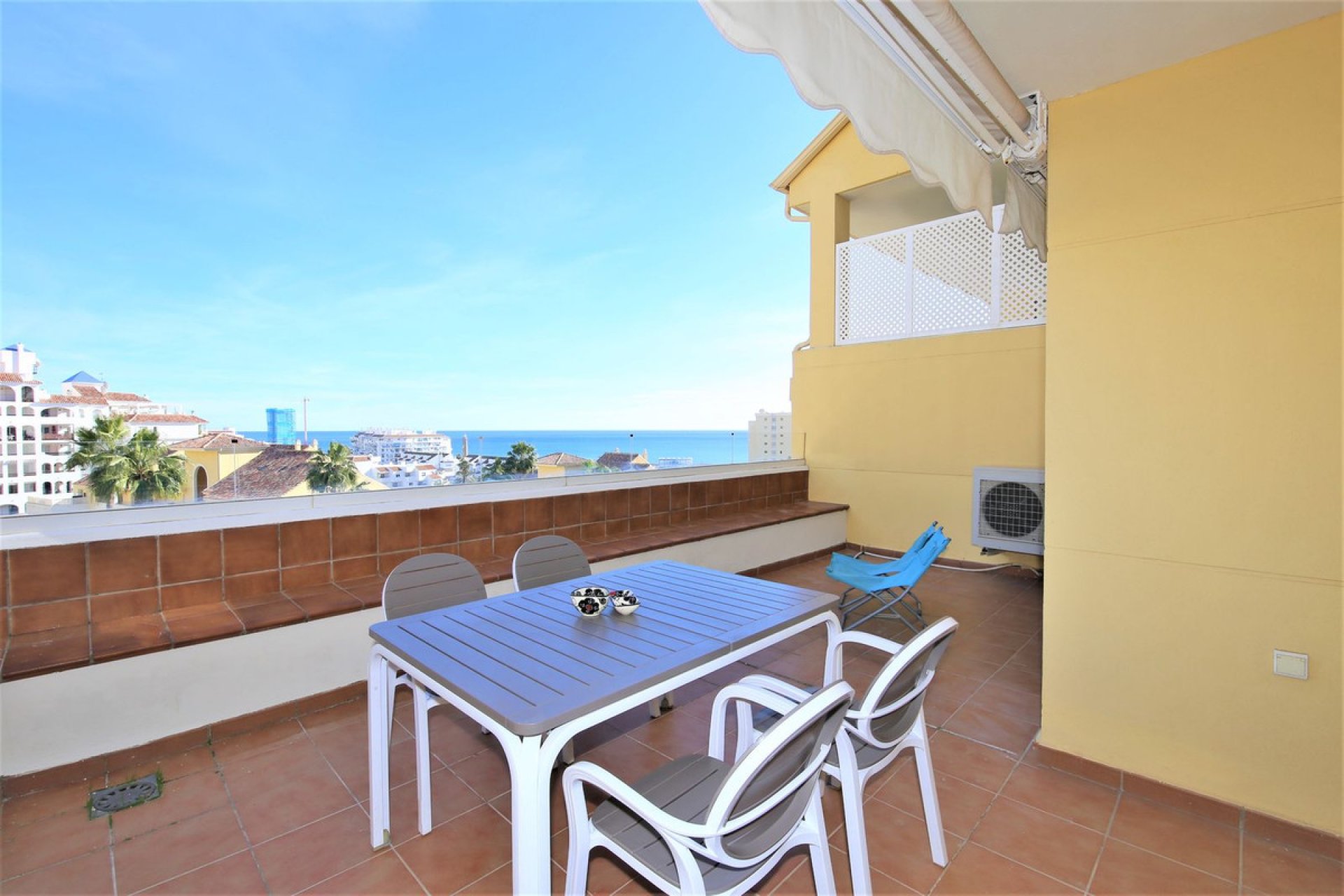 Resale - Apartment - Middle Floor Apartment - Estepona - Estepona Centro