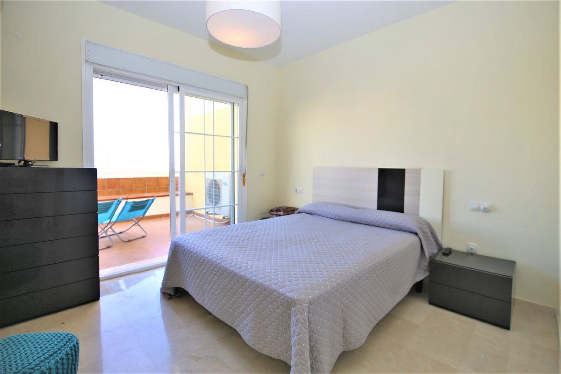 Resale - Apartment - Middle Floor Apartment - Estepona - Estepona Centro