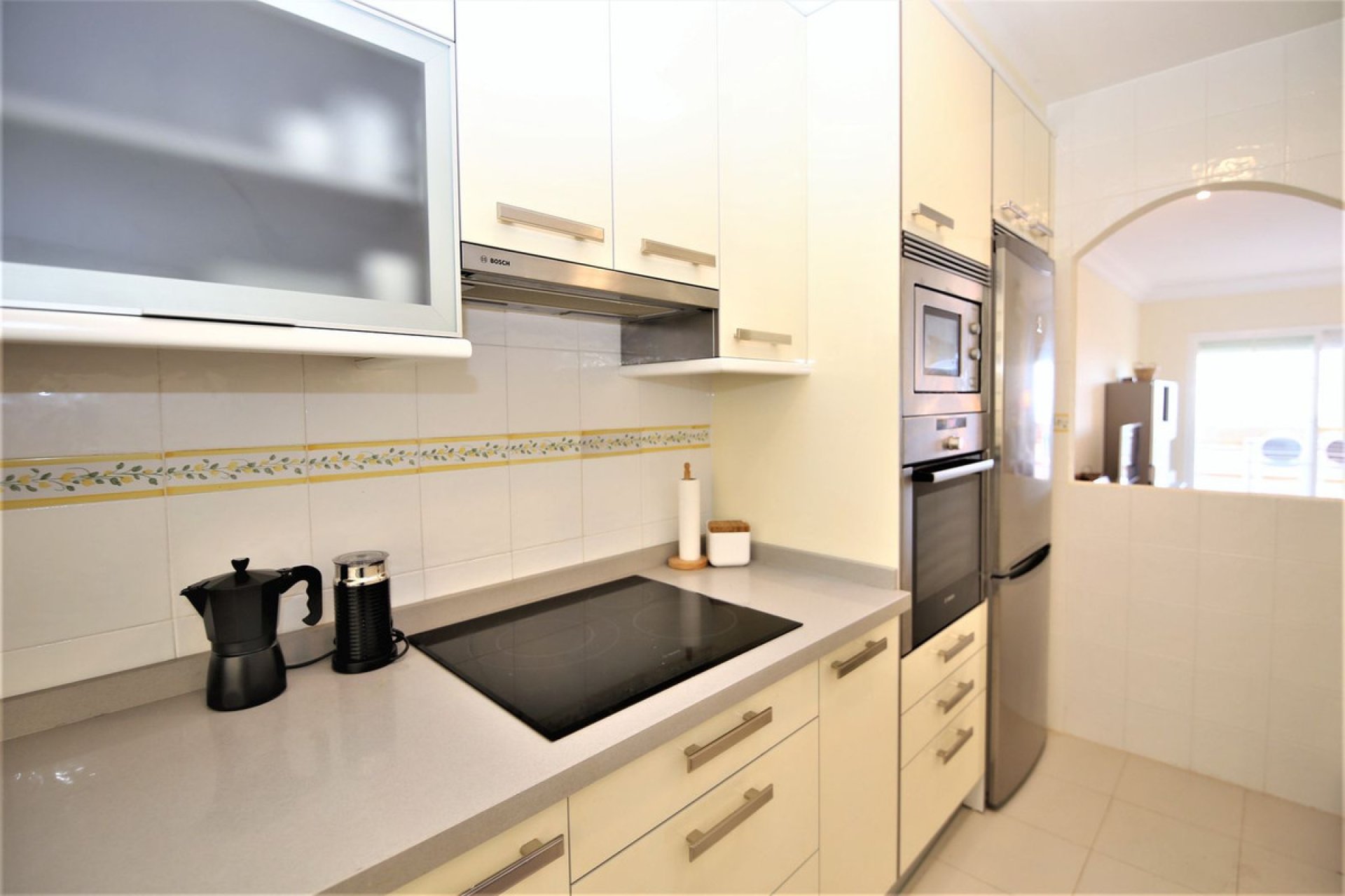 Resale - Apartment - Middle Floor Apartment - Estepona - Estepona Centro