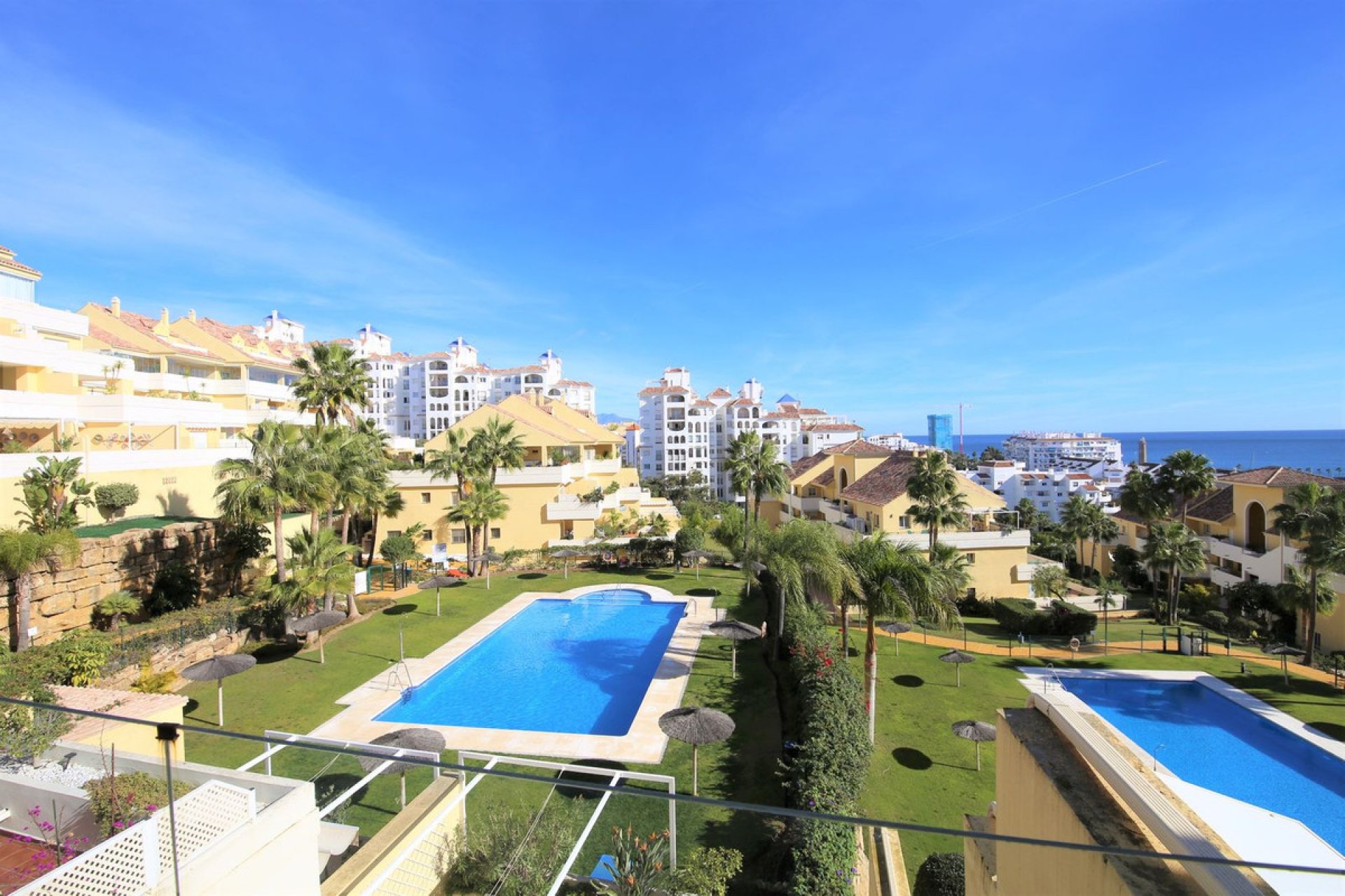 Resale - Apartment - Middle Floor Apartment - Estepona - Estepona Centro