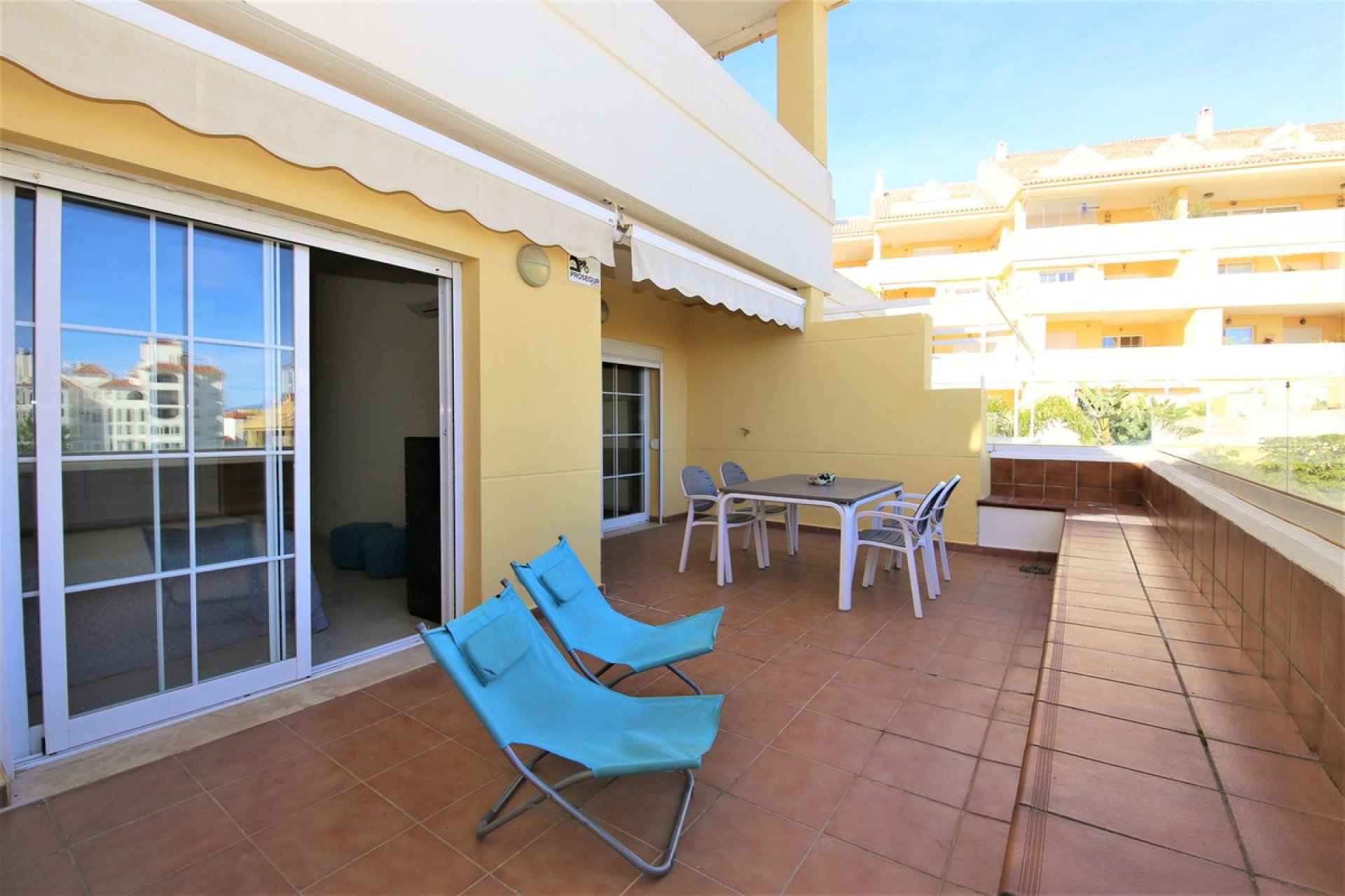 Resale - Apartment - Middle Floor Apartment - Estepona - Estepona Centro