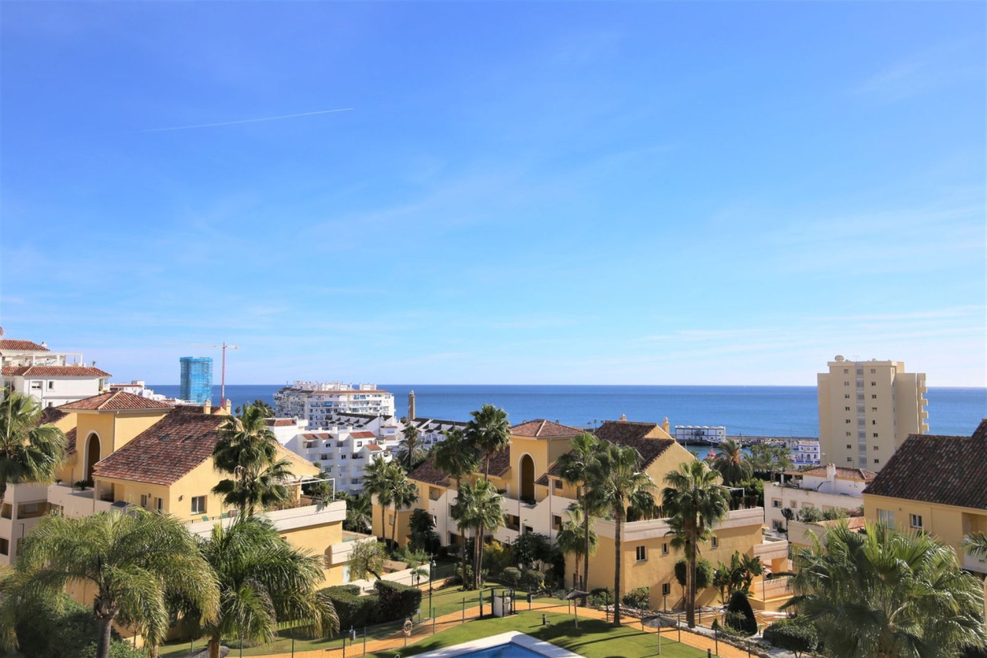 Resale - Apartment - Middle Floor Apartment - Estepona - Estepona Centro