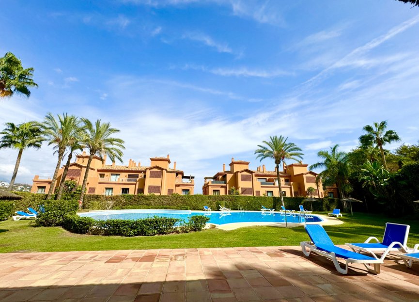 Resale - Apartment - Middle Floor Apartment - Estepona - Estepona Centro