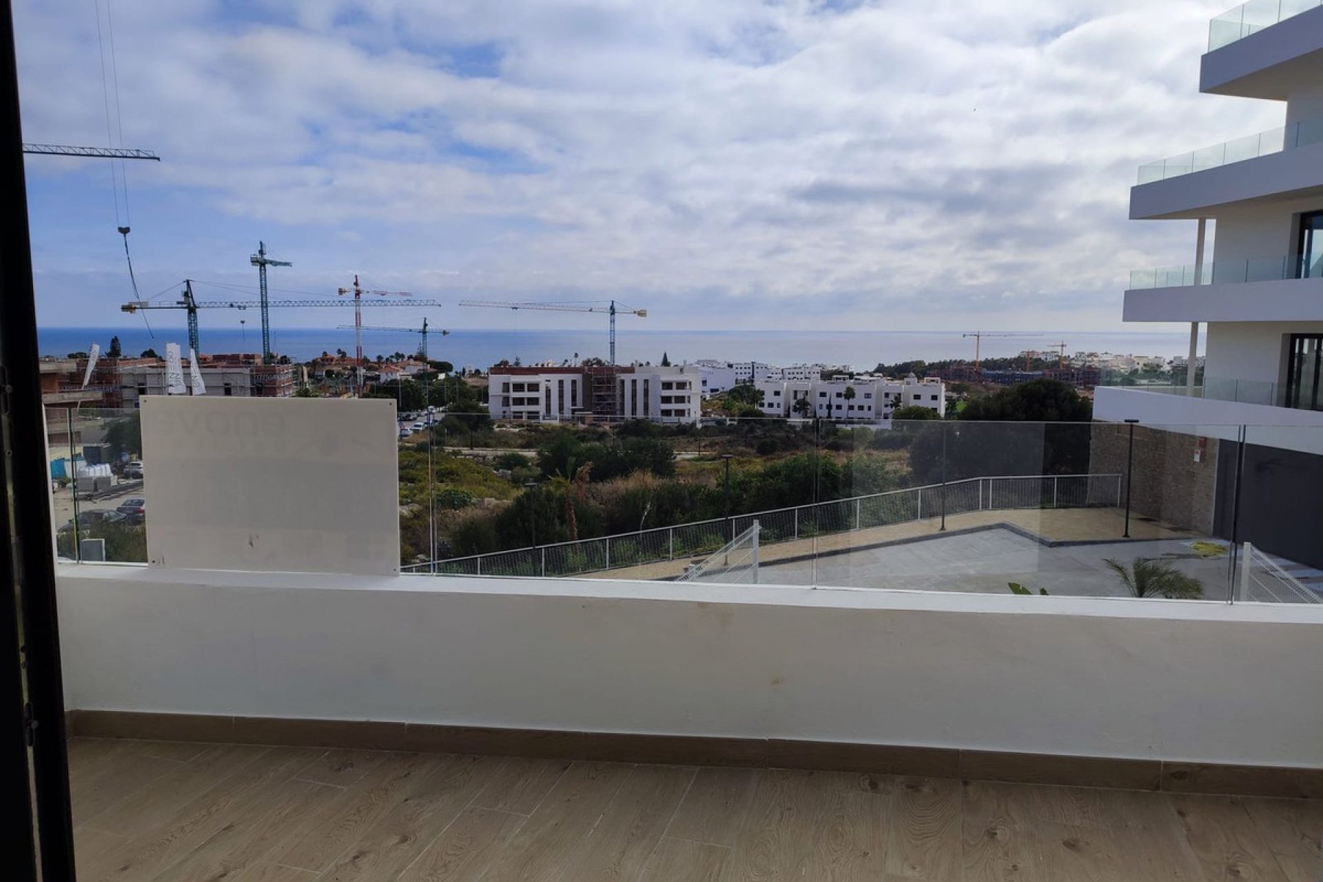 Resale - Apartment - Middle Floor Apartment - Estepona - Estepona Centro