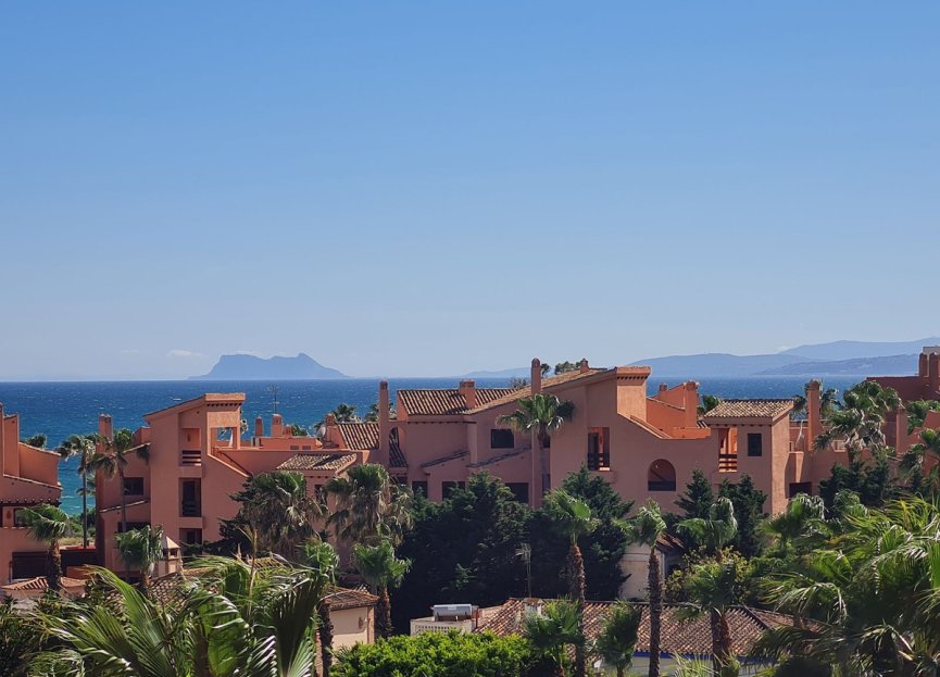 Resale - Apartment - Middle Floor Apartment - Estepona - Estepona Centro