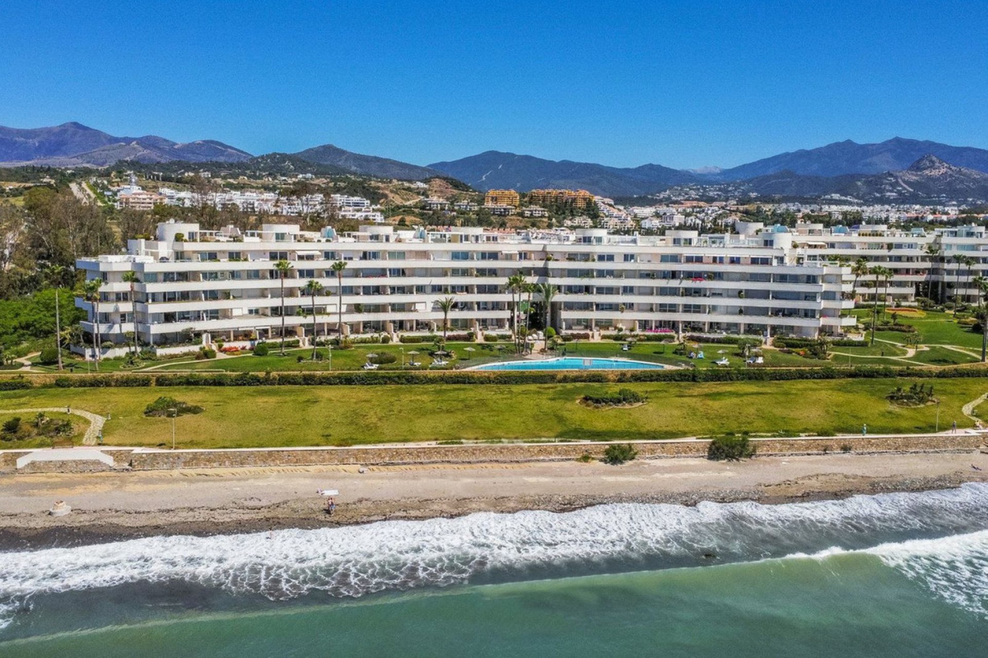 Resale - Apartment - Middle Floor Apartment - Estepona - Estepona Centro