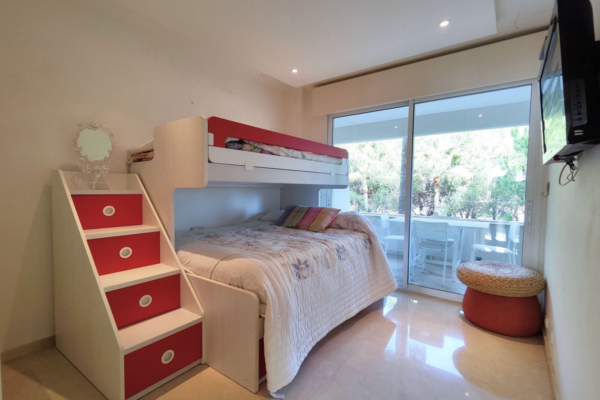 Resale - Apartment - Middle Floor Apartment - Estepona - Estepona Centro