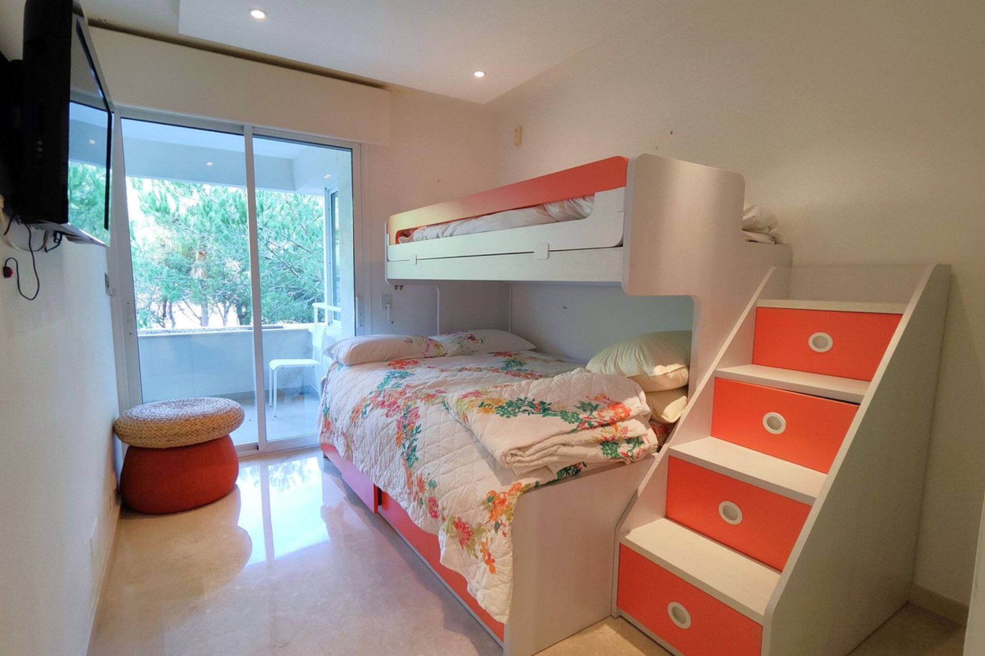 Resale - Apartment - Middle Floor Apartment - Estepona - Estepona Centro