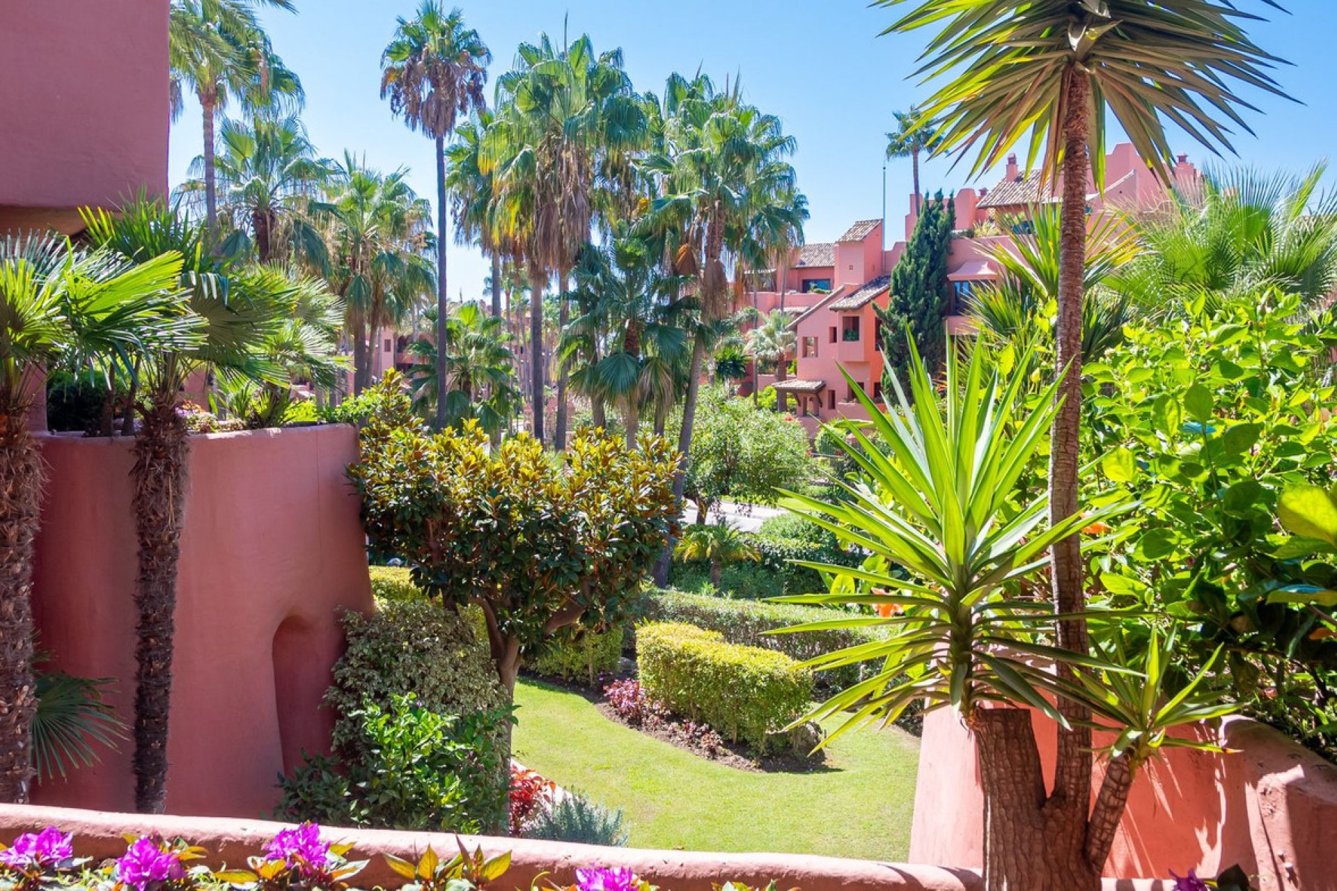 Resale - Apartment - Middle Floor Apartment - Estepona - Estepona Centro