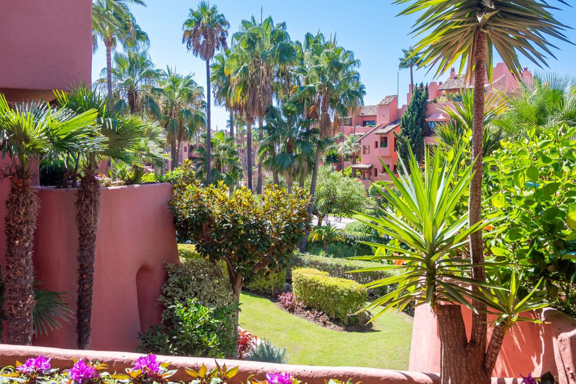 Resale - Apartment - Middle Floor Apartment - Estepona - Estepona Centro