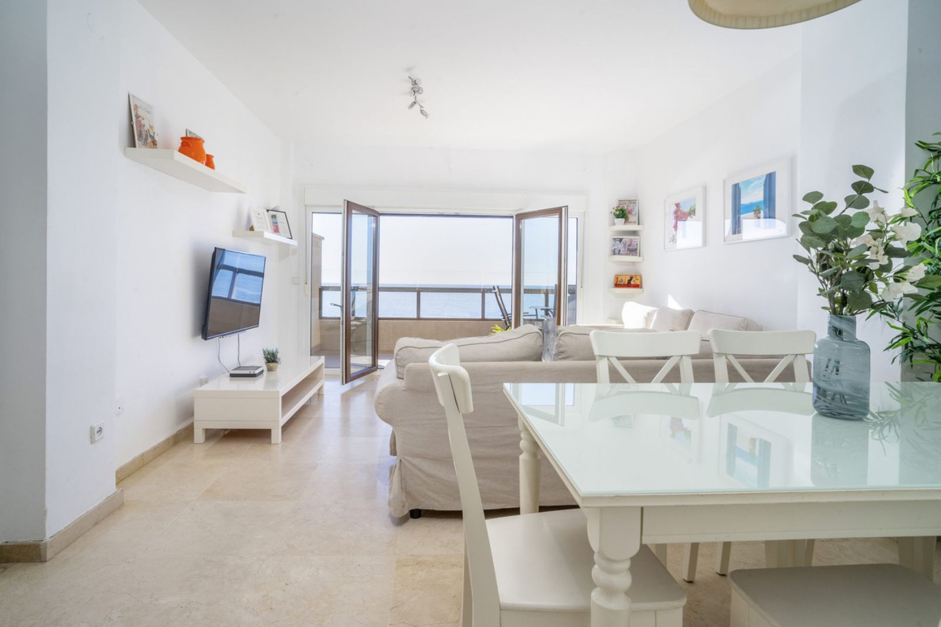 Resale - Apartment - Middle Floor Apartment - Estepona - Estepona Centro