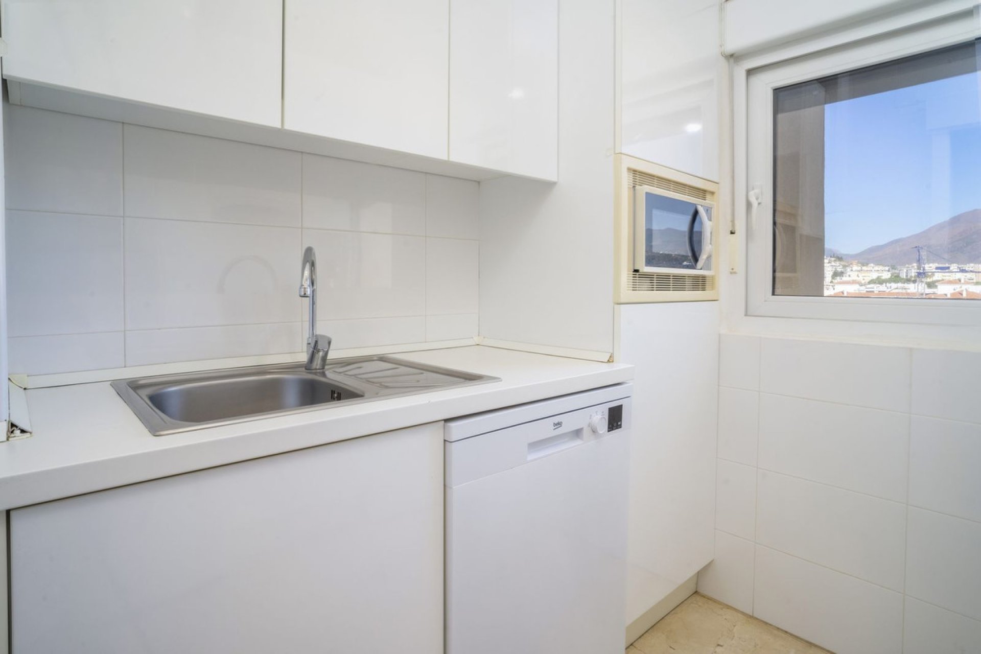 Resale - Apartment - Middle Floor Apartment - Estepona - Estepona Centro