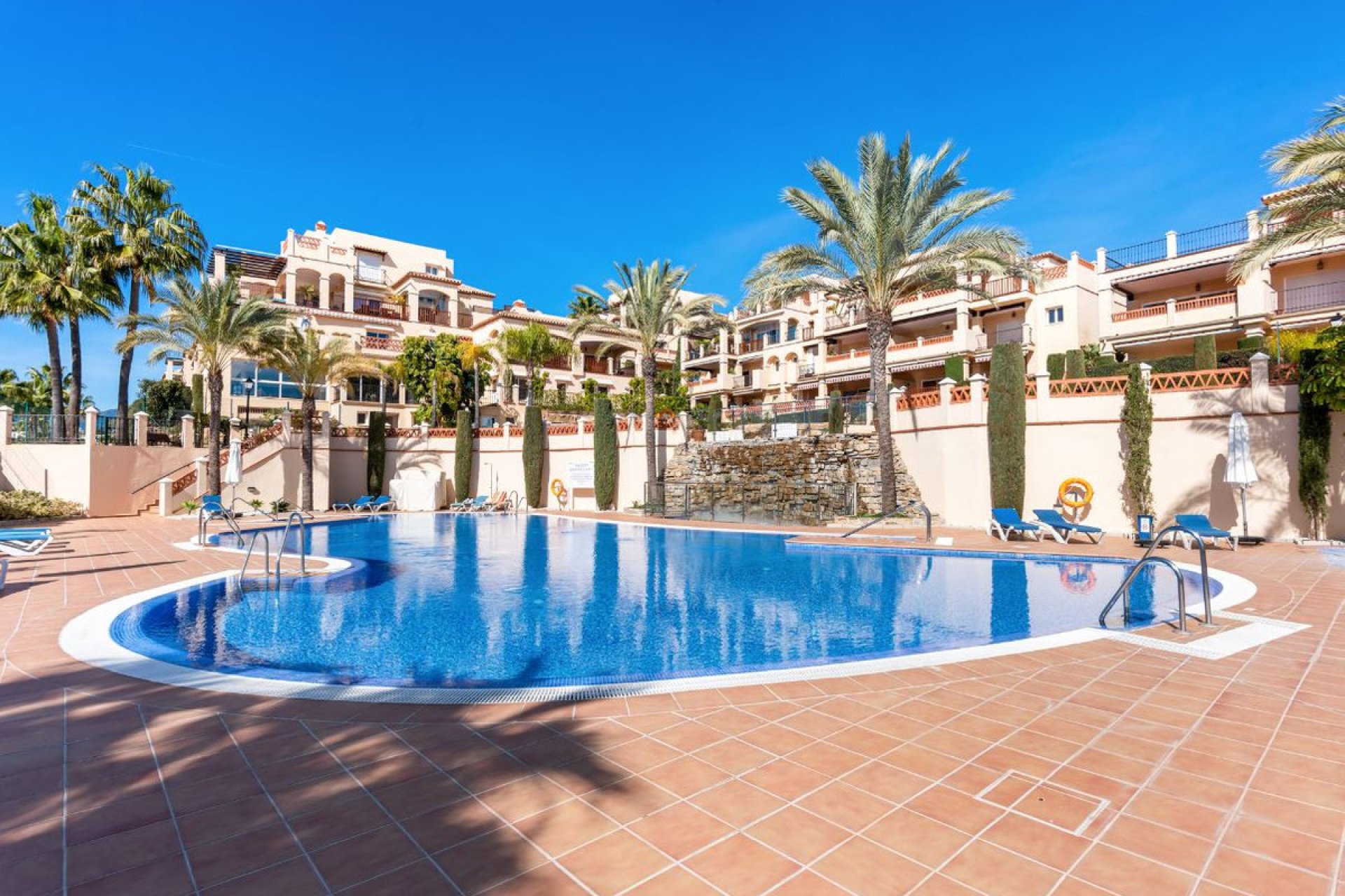 Resale - Apartment - Middle Floor Apartment - Estepona - Estepona Centro