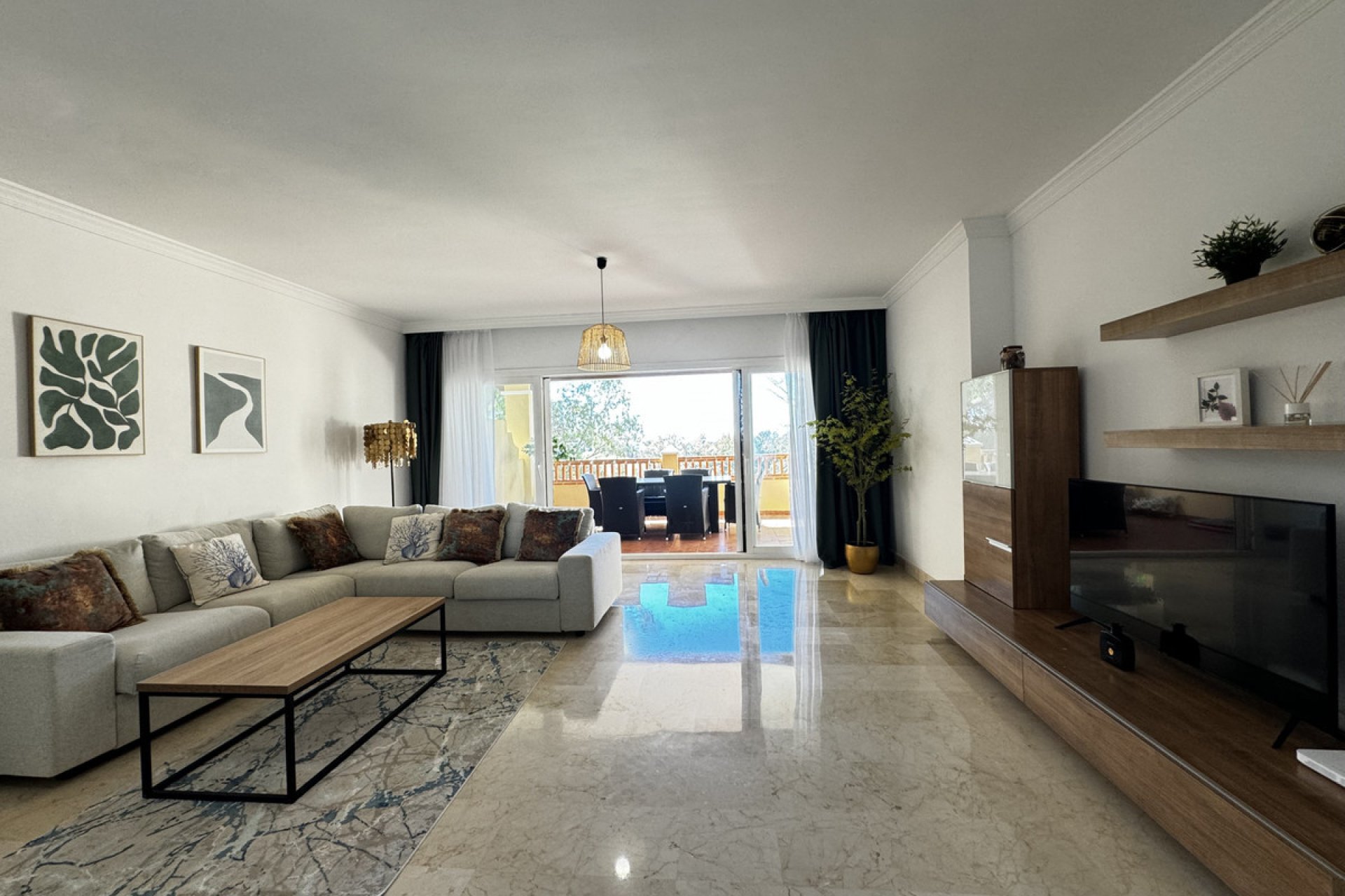 Resale - Apartment - Middle Floor Apartment - Estepona - Estepona Centro