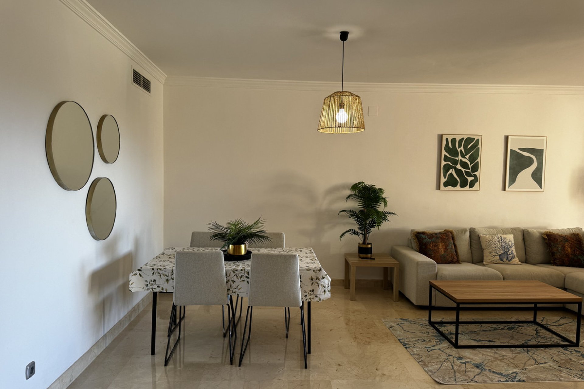 Resale - Apartment - Middle Floor Apartment - Estepona - Estepona Centro