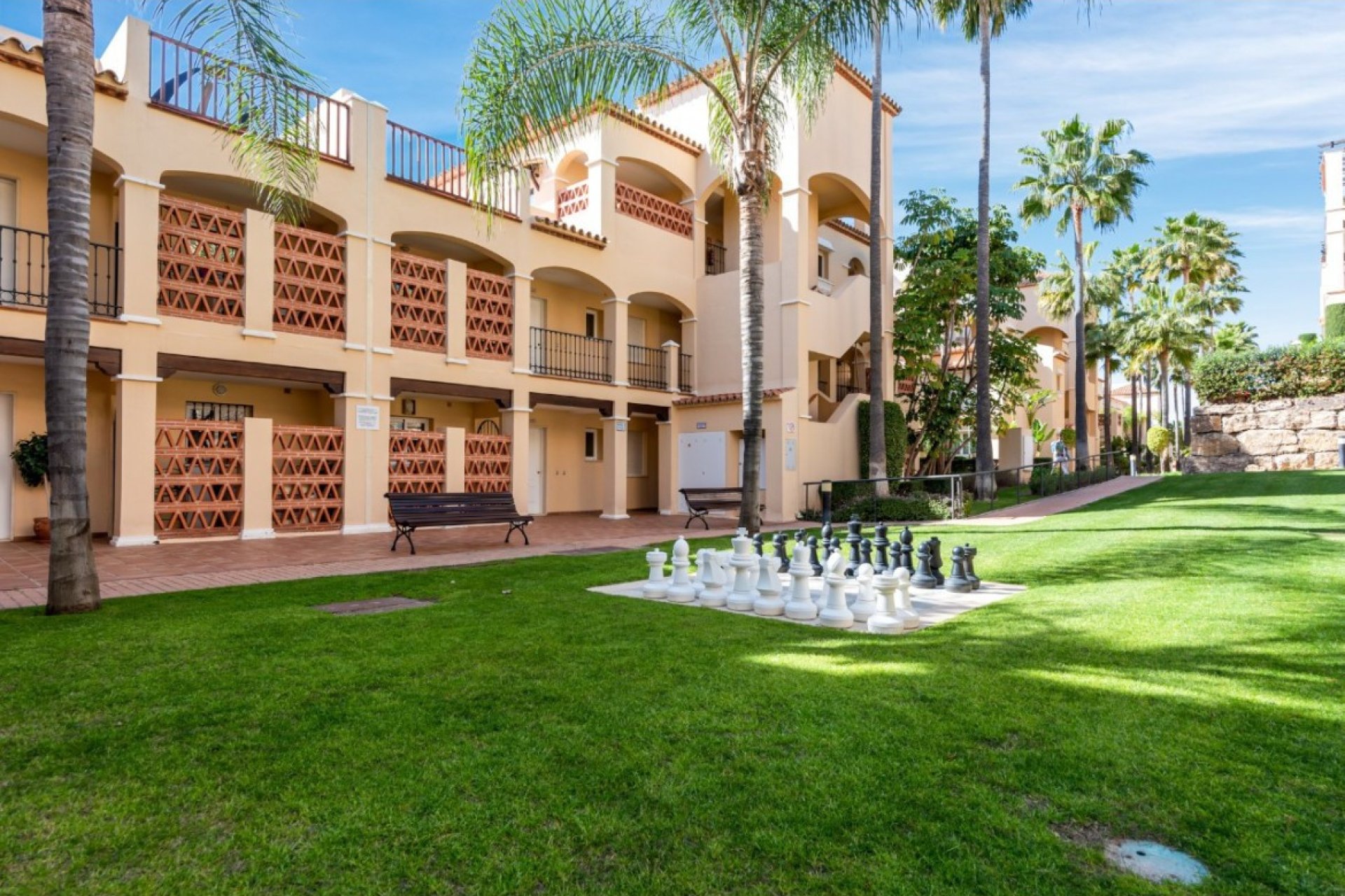 Resale - Apartment - Middle Floor Apartment - Estepona - Estepona Centro