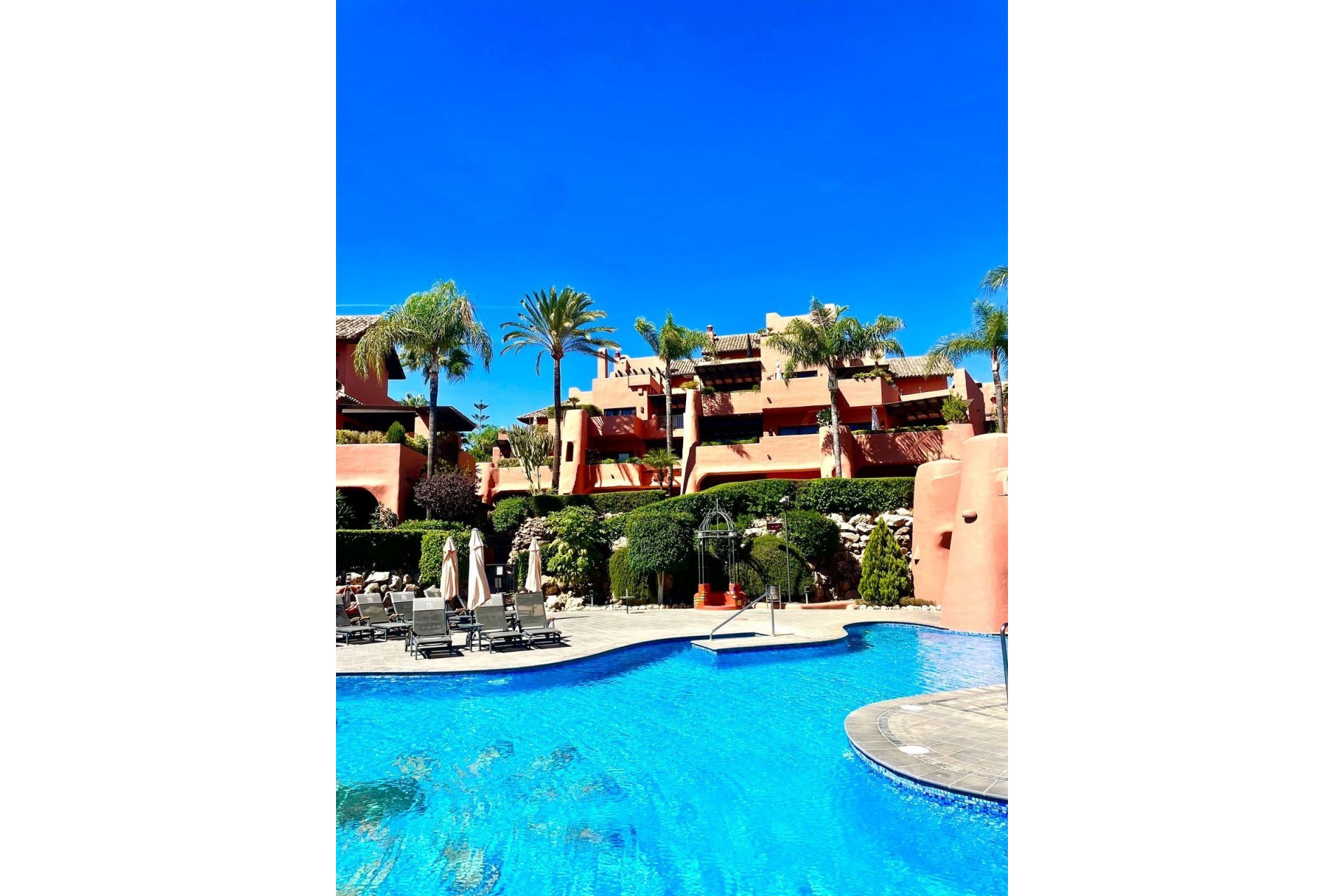 Resale - Apartment - Middle Floor Apartment - Estepona - Estepona Centro