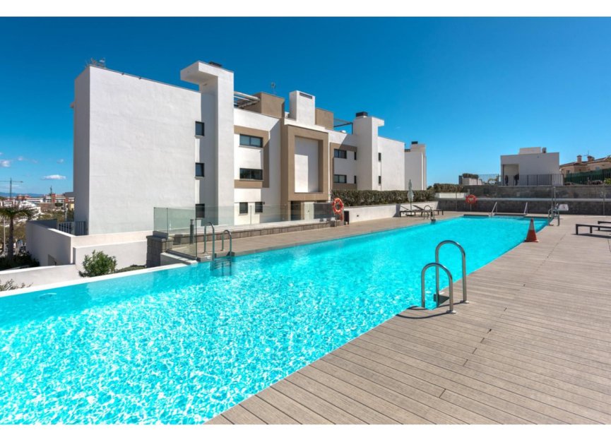 Resale - Apartment - Middle Floor Apartment - Estepona - Estepona Centro