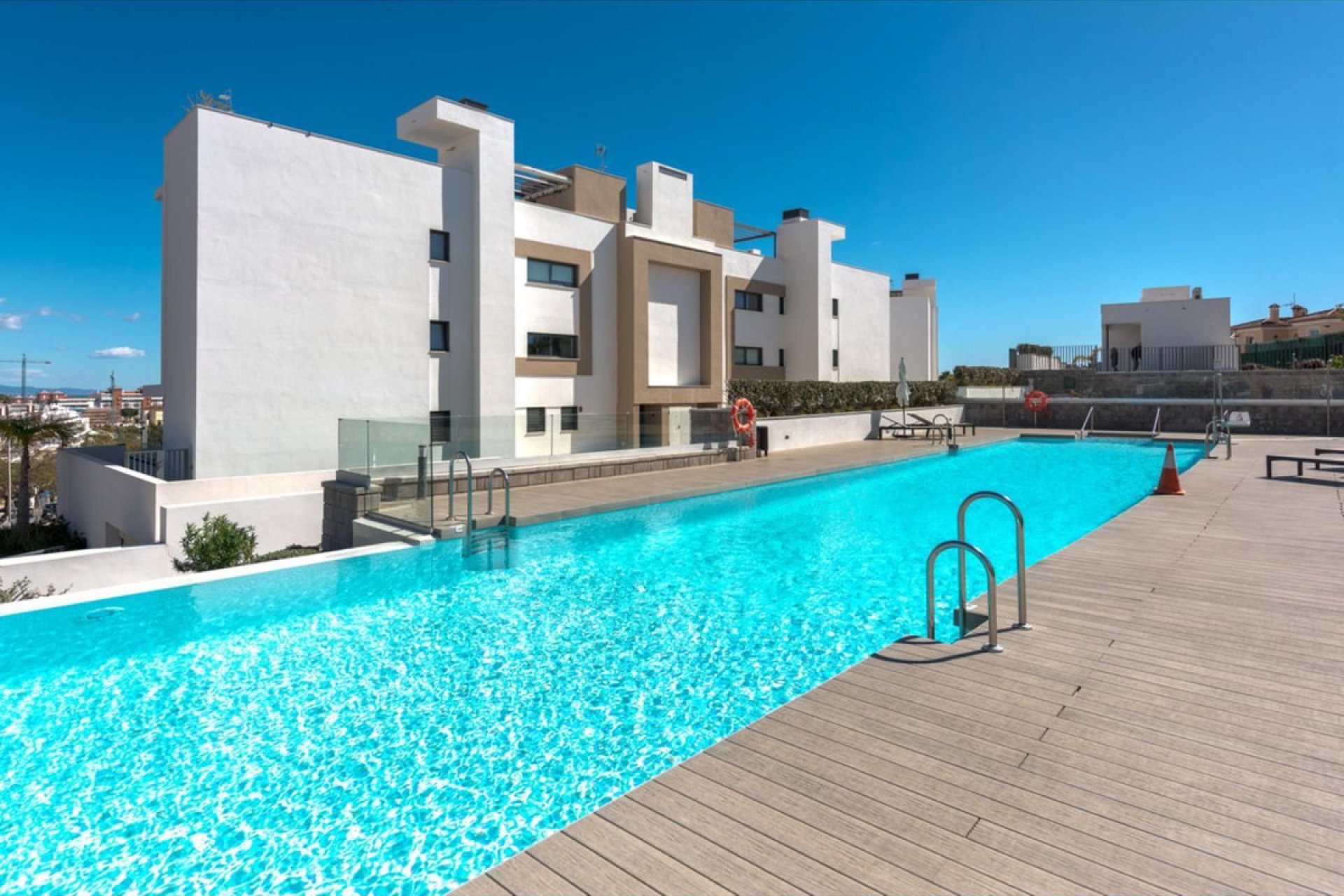 Resale - Apartment - Middle Floor Apartment - Estepona - Estepona Centro