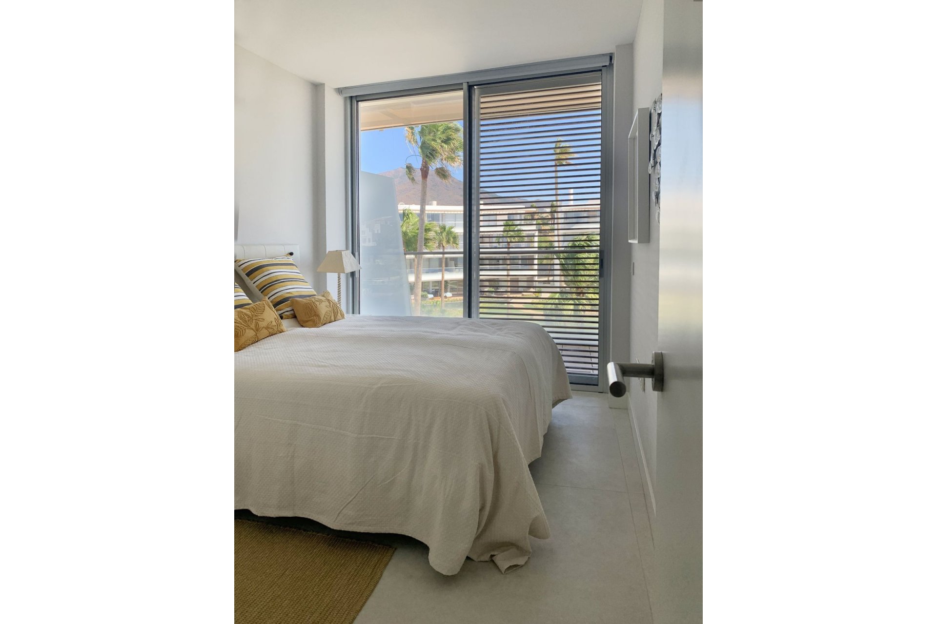 Resale - Apartment - Middle Floor Apartment - Estepona - Estepona Centro