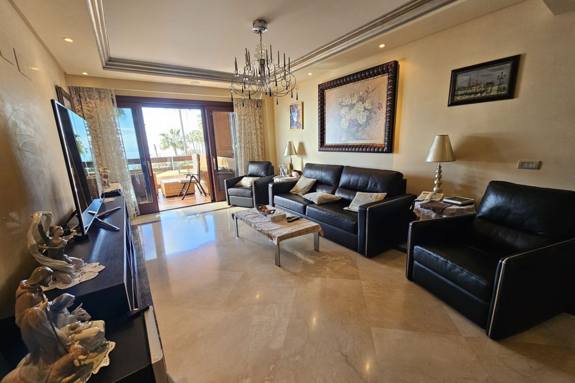 Resale - Apartment - Middle Floor Apartment - Estepona - Estepona Centro