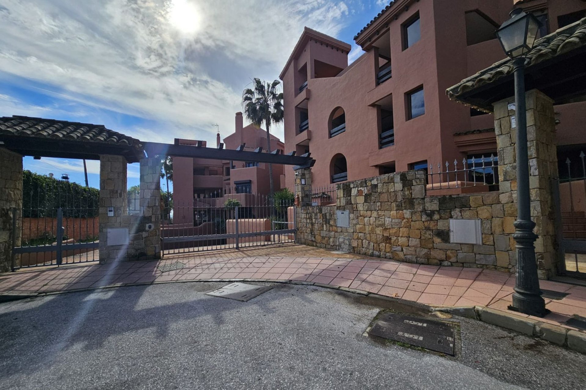 Resale - Apartment - Middle Floor Apartment - Estepona - Estepona Centro