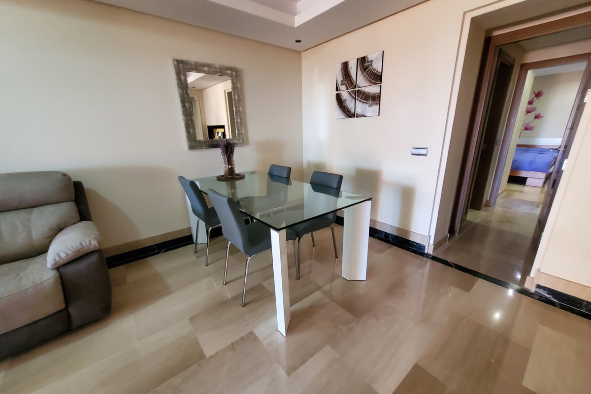 Resale - Apartment - Middle Floor Apartment - Estepona - Estepona Centro