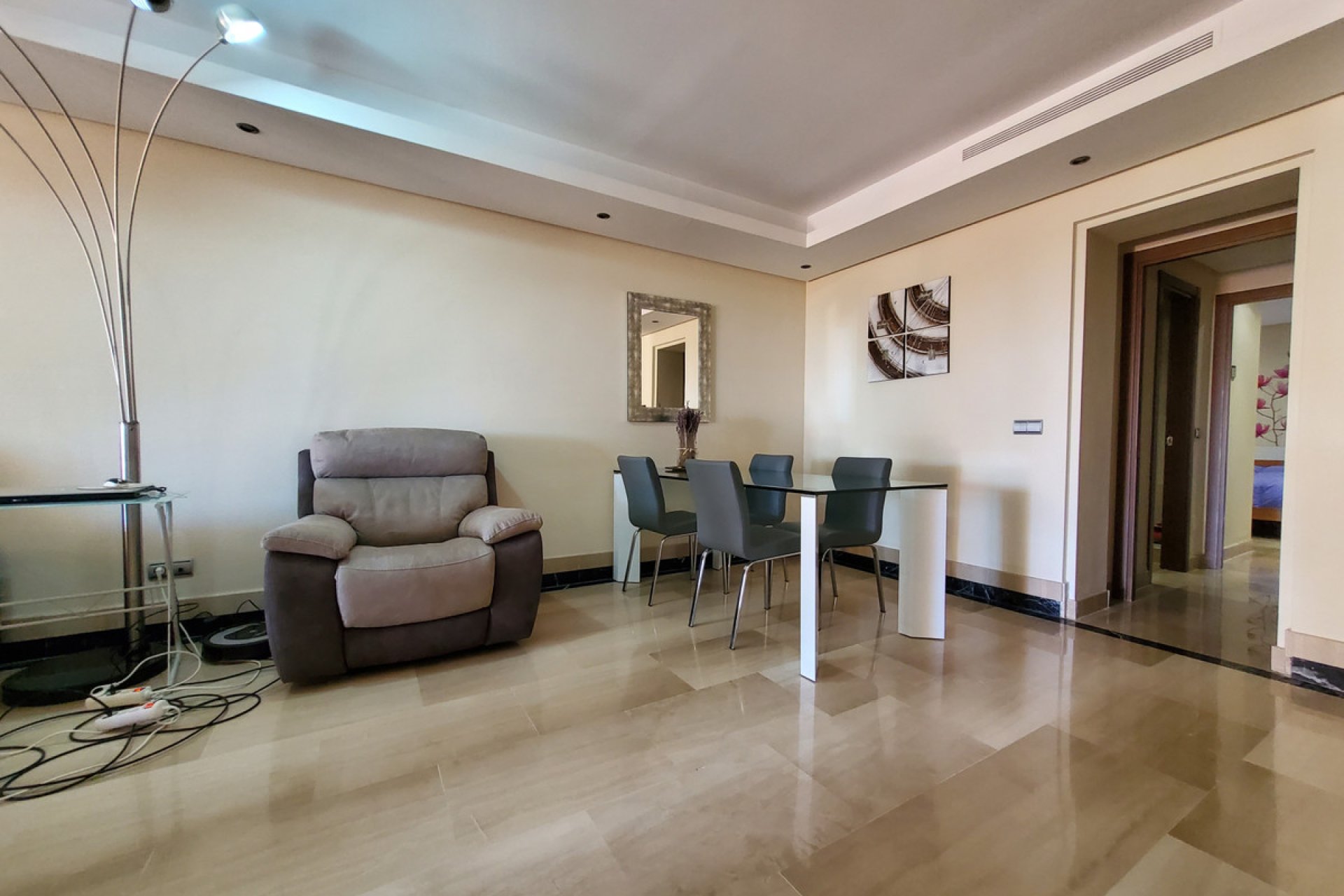 Resale - Apartment - Middle Floor Apartment - Estepona - Estepona Centro