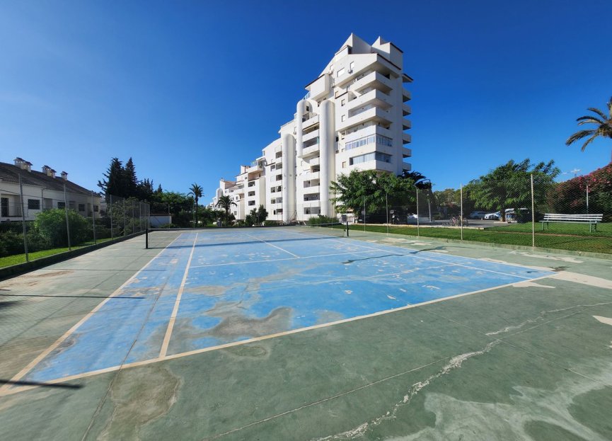 Resale - Apartment - Middle Floor Apartment - Estepona - Estepona Centro