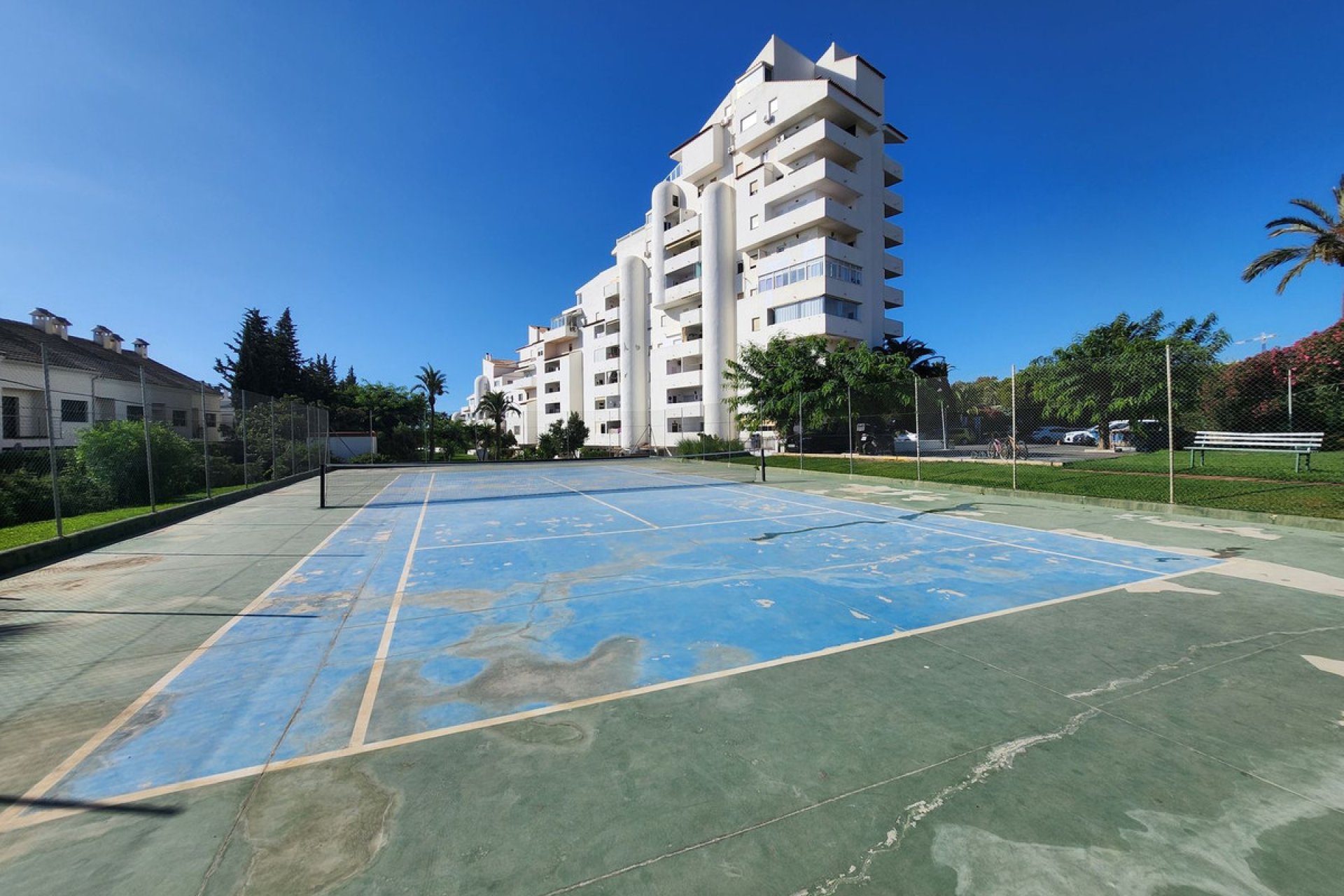 Resale - Apartment - Middle Floor Apartment - Estepona - Estepona Centro