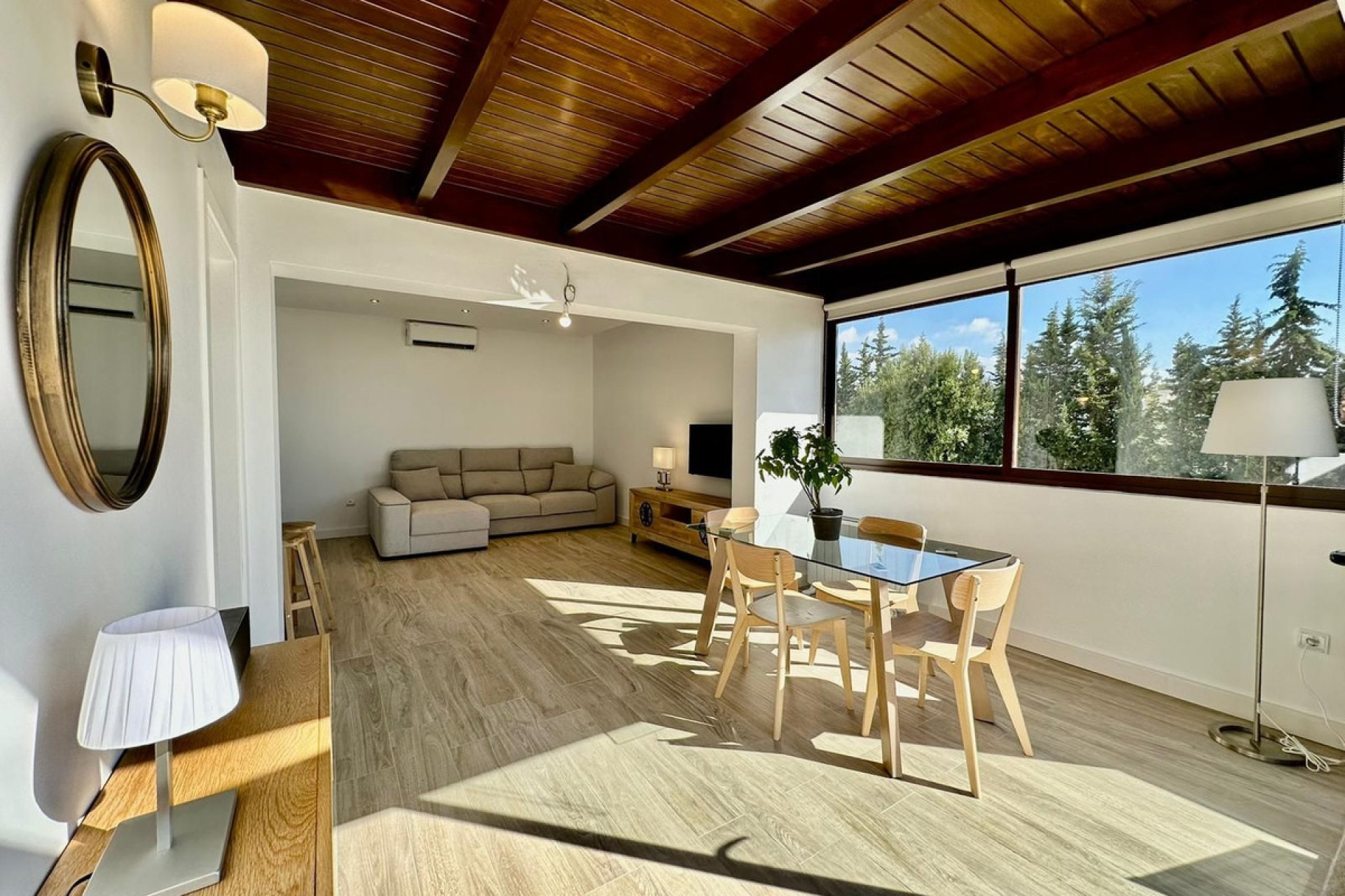 Resale - Apartment - Middle Floor Apartment - Estepona - Estepona Centro