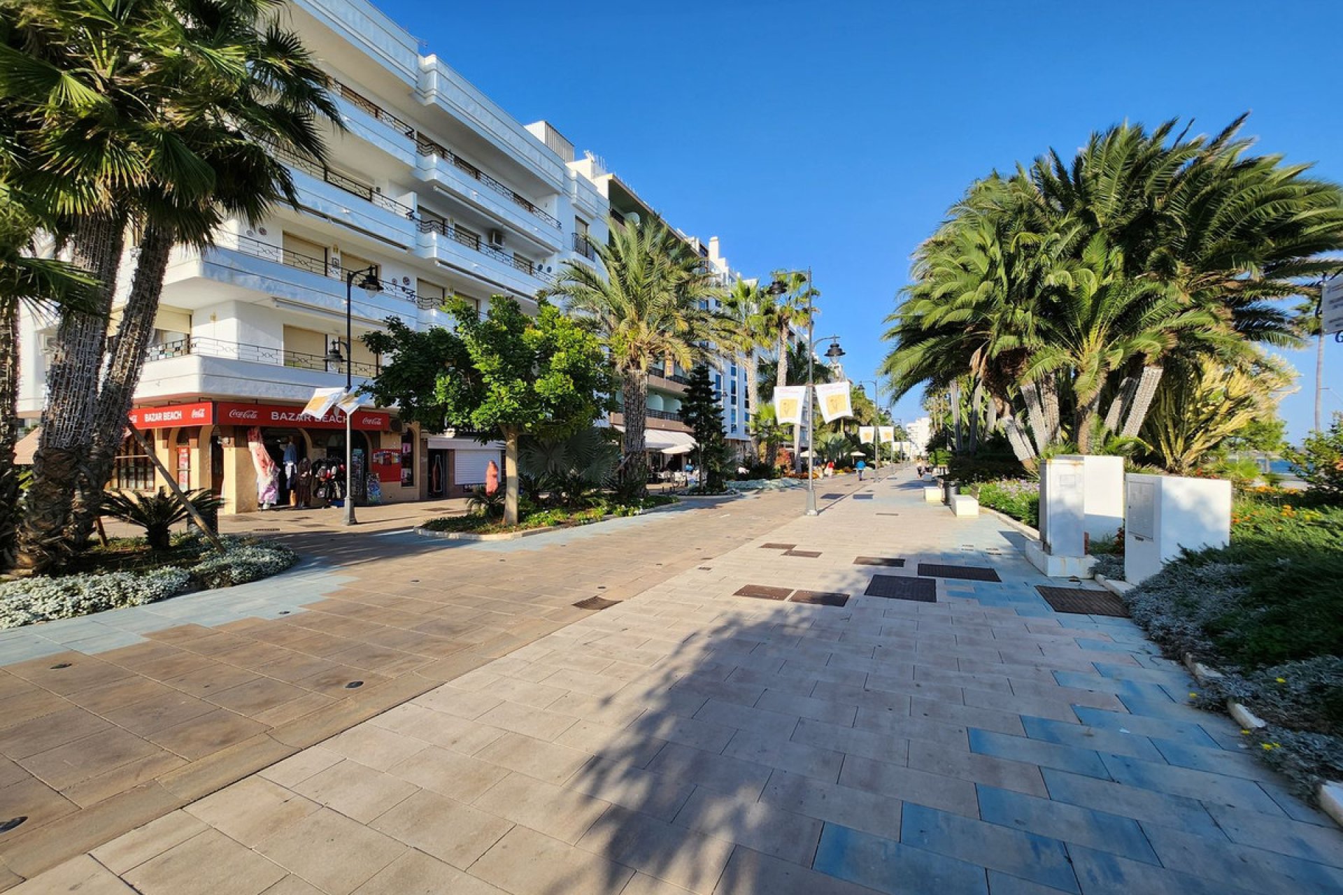 Resale - Apartment - Middle Floor Apartment - Estepona - Estepona Centro