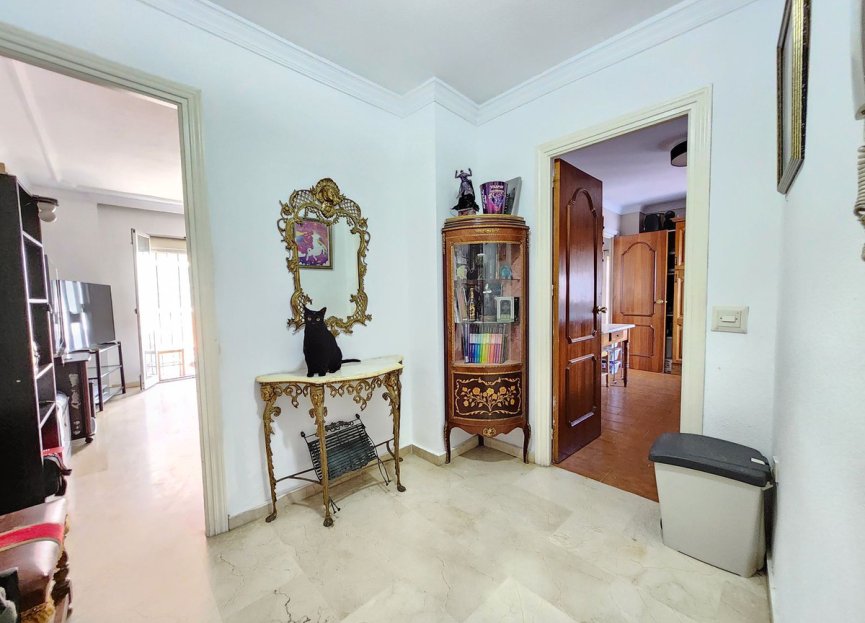 Resale - Apartment - Middle Floor Apartment - Estepona - Estepona Centro