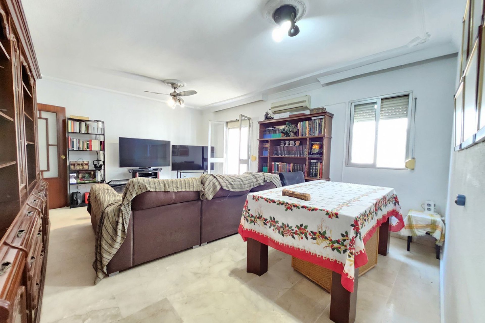 Resale - Apartment - Middle Floor Apartment - Estepona - Estepona Centro