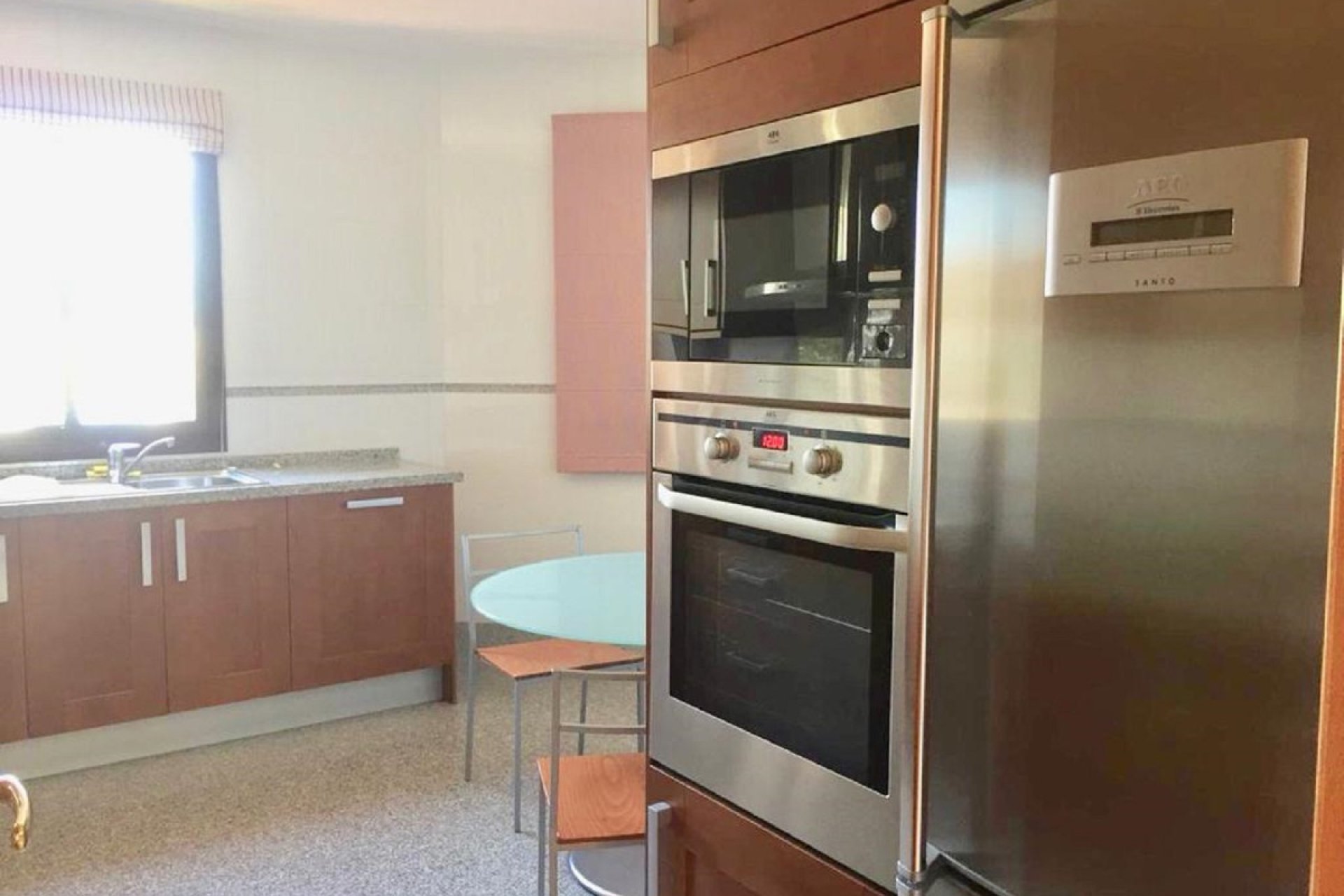 Resale - Apartment - Middle Floor Apartment - Estepona - Estepona Centro