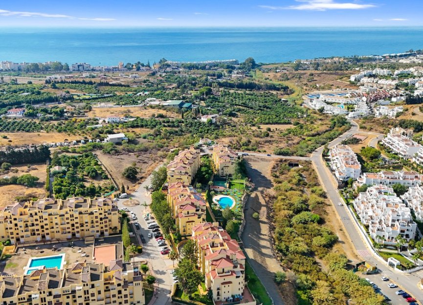 Resale - Apartment - Middle Floor Apartment - Estepona - Estepona Centro