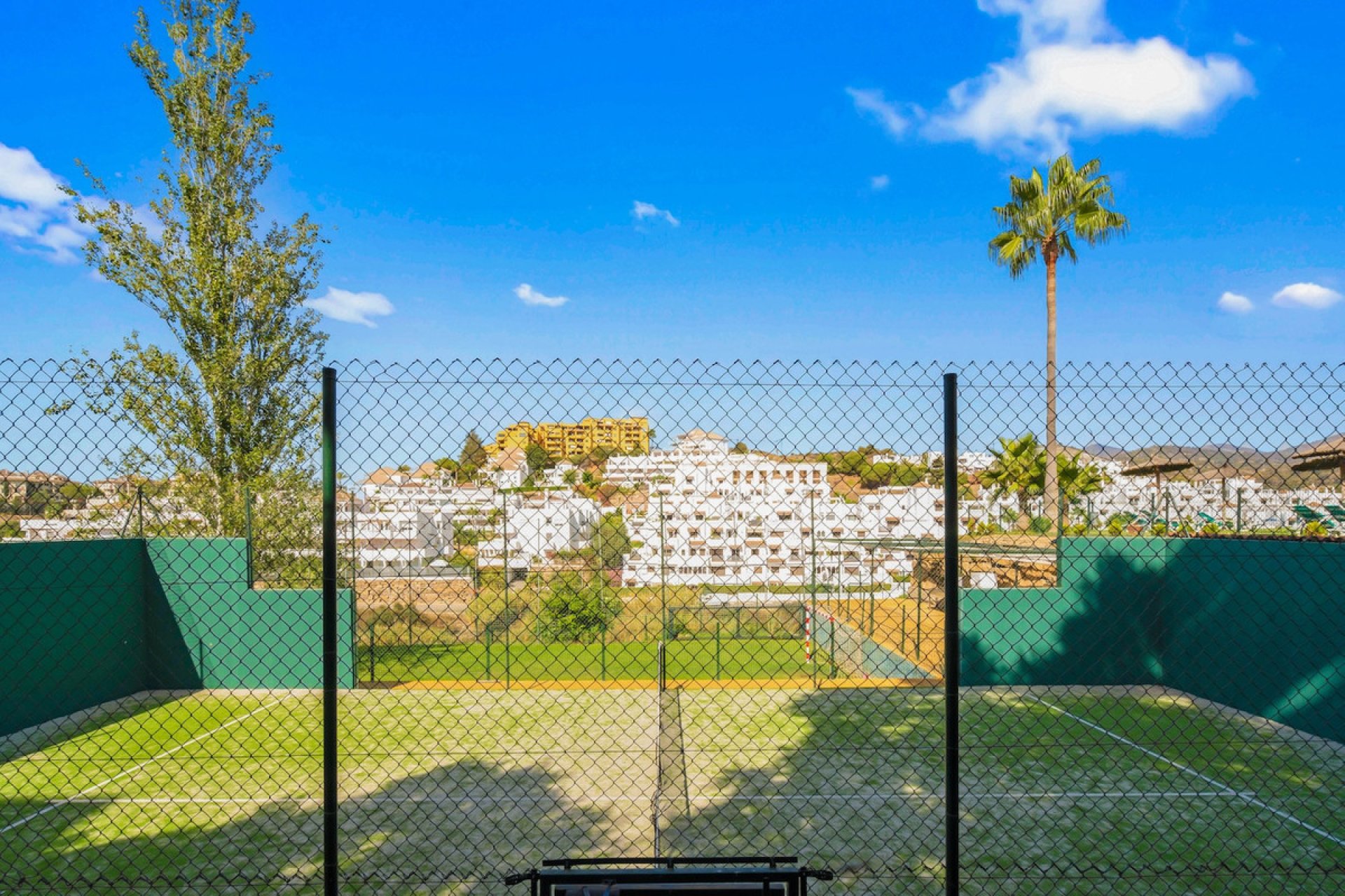 Resale - Apartment - Middle Floor Apartment - Estepona - Estepona Centro