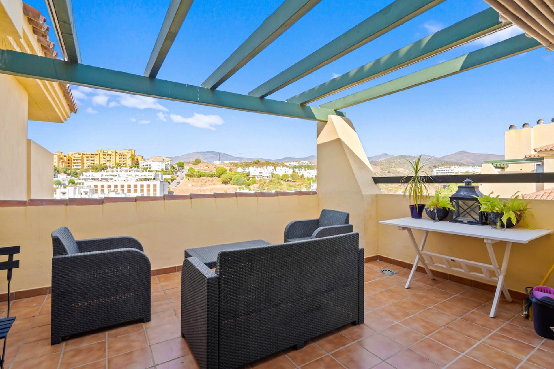 Resale - Apartment - Middle Floor Apartment - Estepona - Estepona Centro