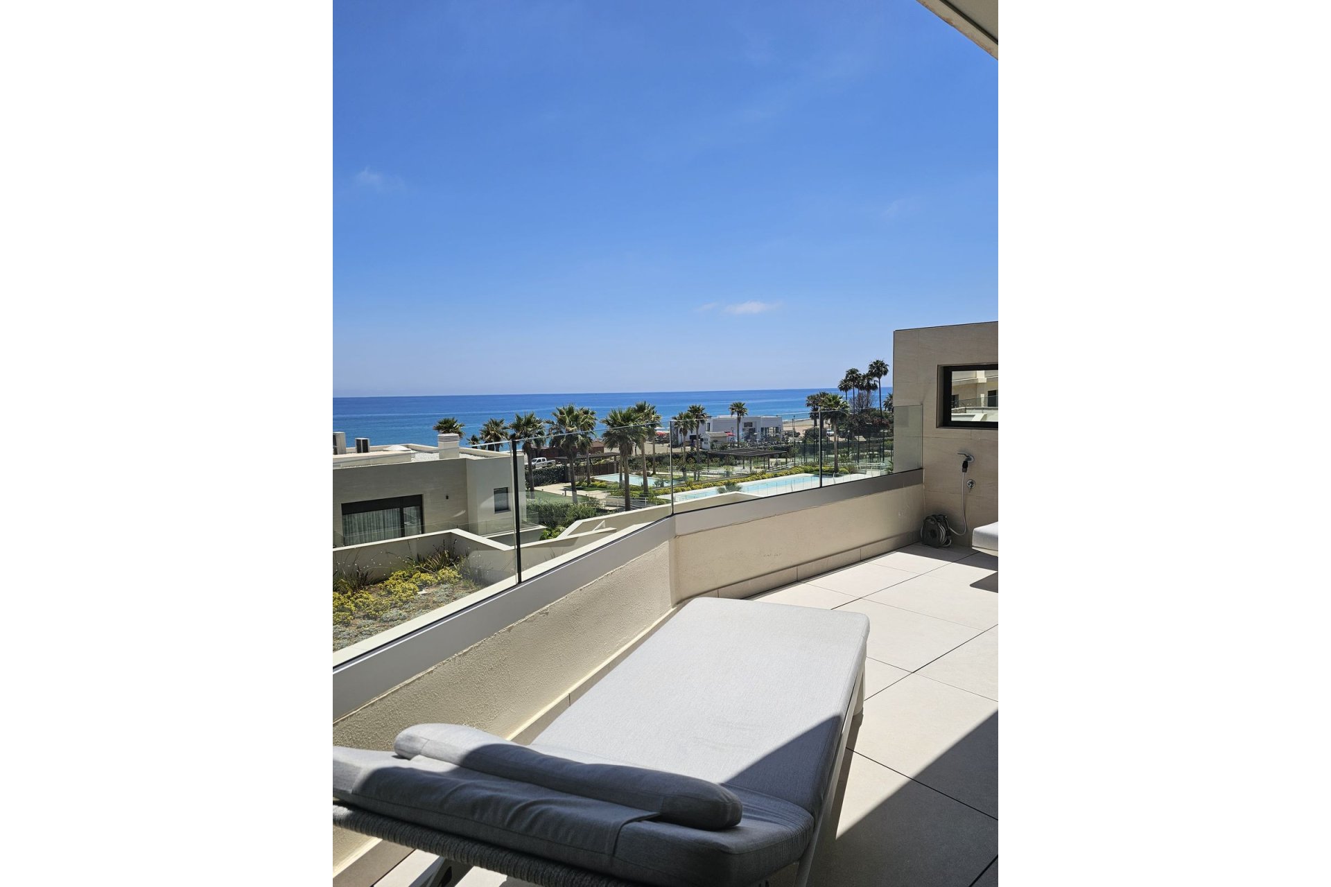 Resale - Apartment - Middle Floor Apartment - Estepona - Estepona Centro