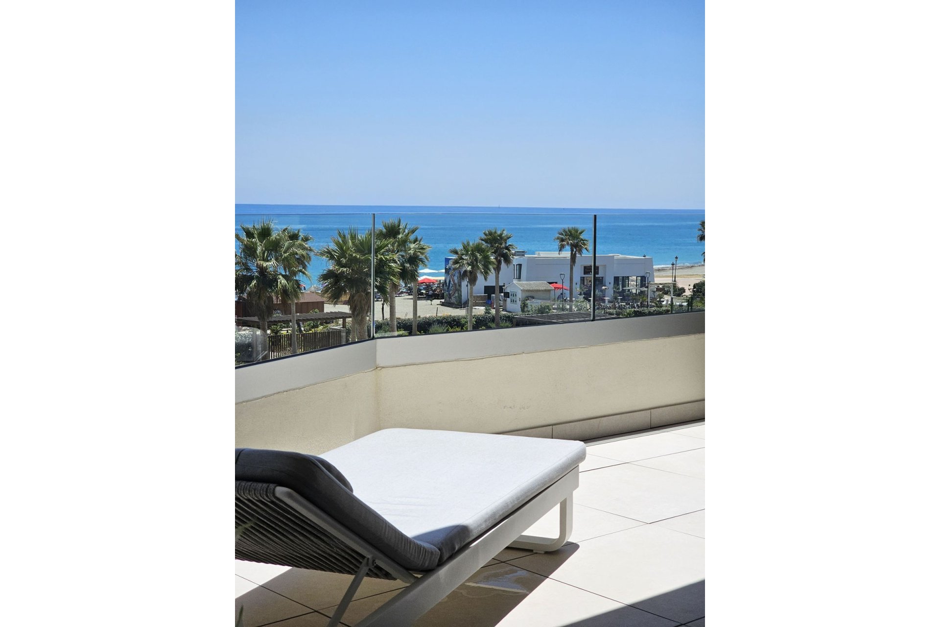 Resale - Apartment - Middle Floor Apartment - Estepona - Estepona Centro