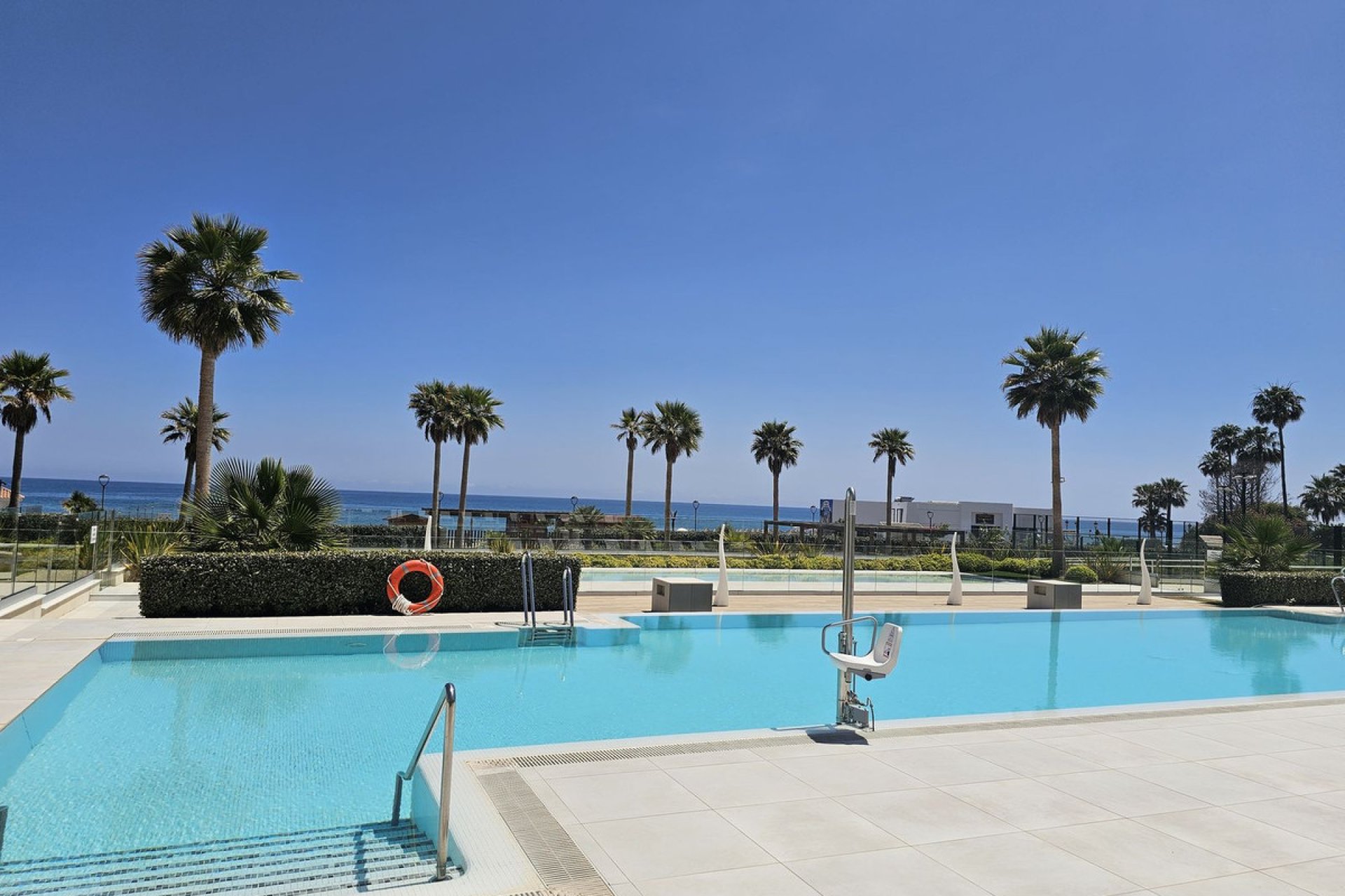 Resale - Apartment - Middle Floor Apartment - Estepona - Estepona Centro