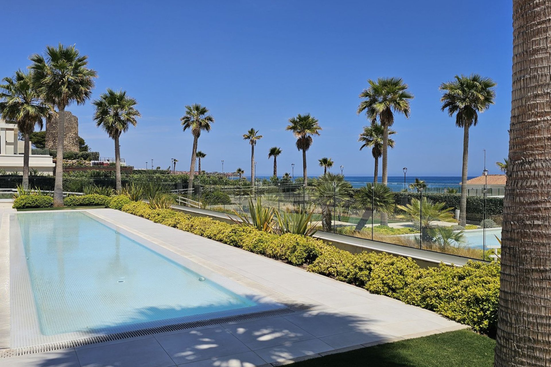 Resale - Apartment - Middle Floor Apartment - Estepona - Estepona Centro