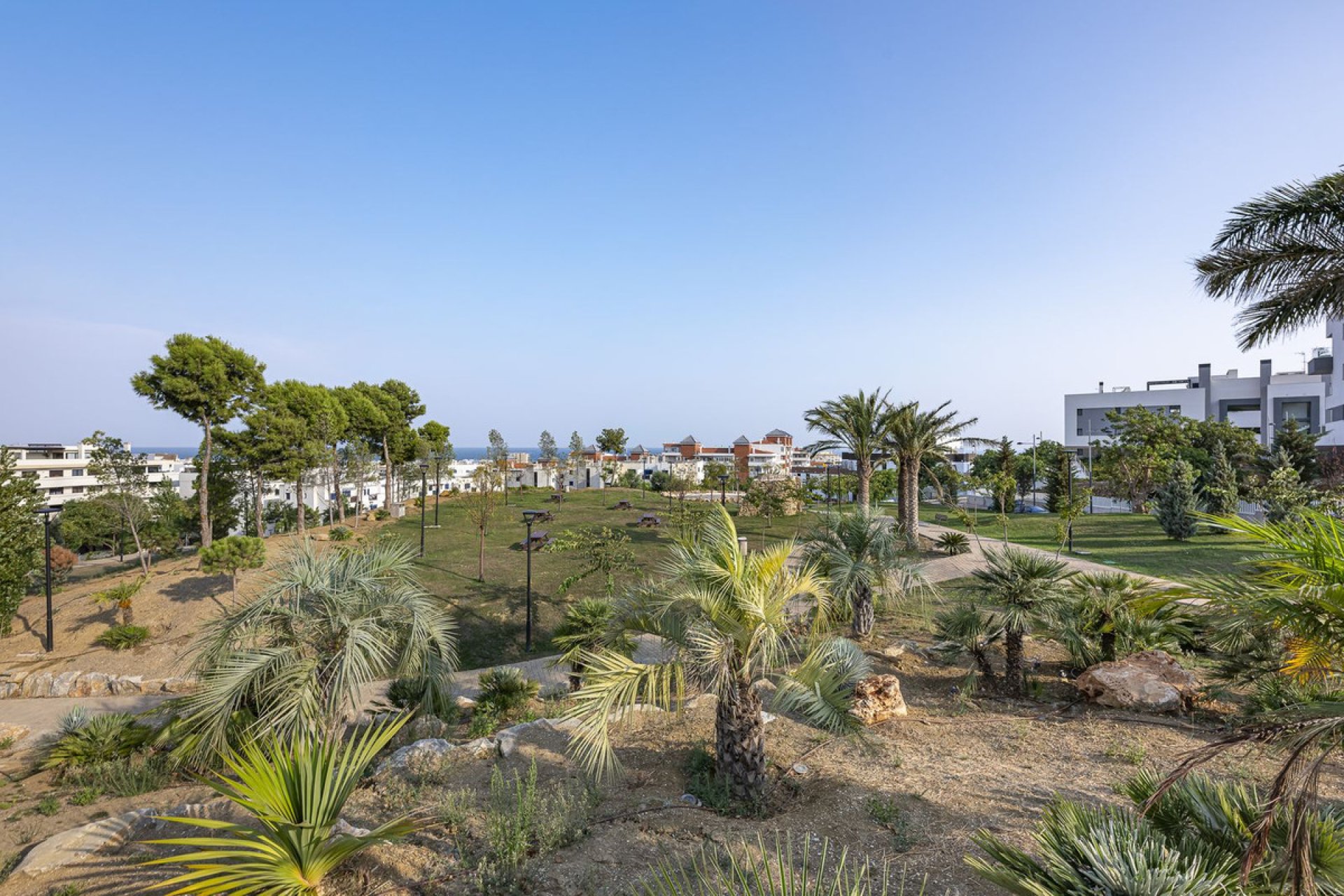 Resale - Apartment - Middle Floor Apartment - Estepona - Estepona Centro