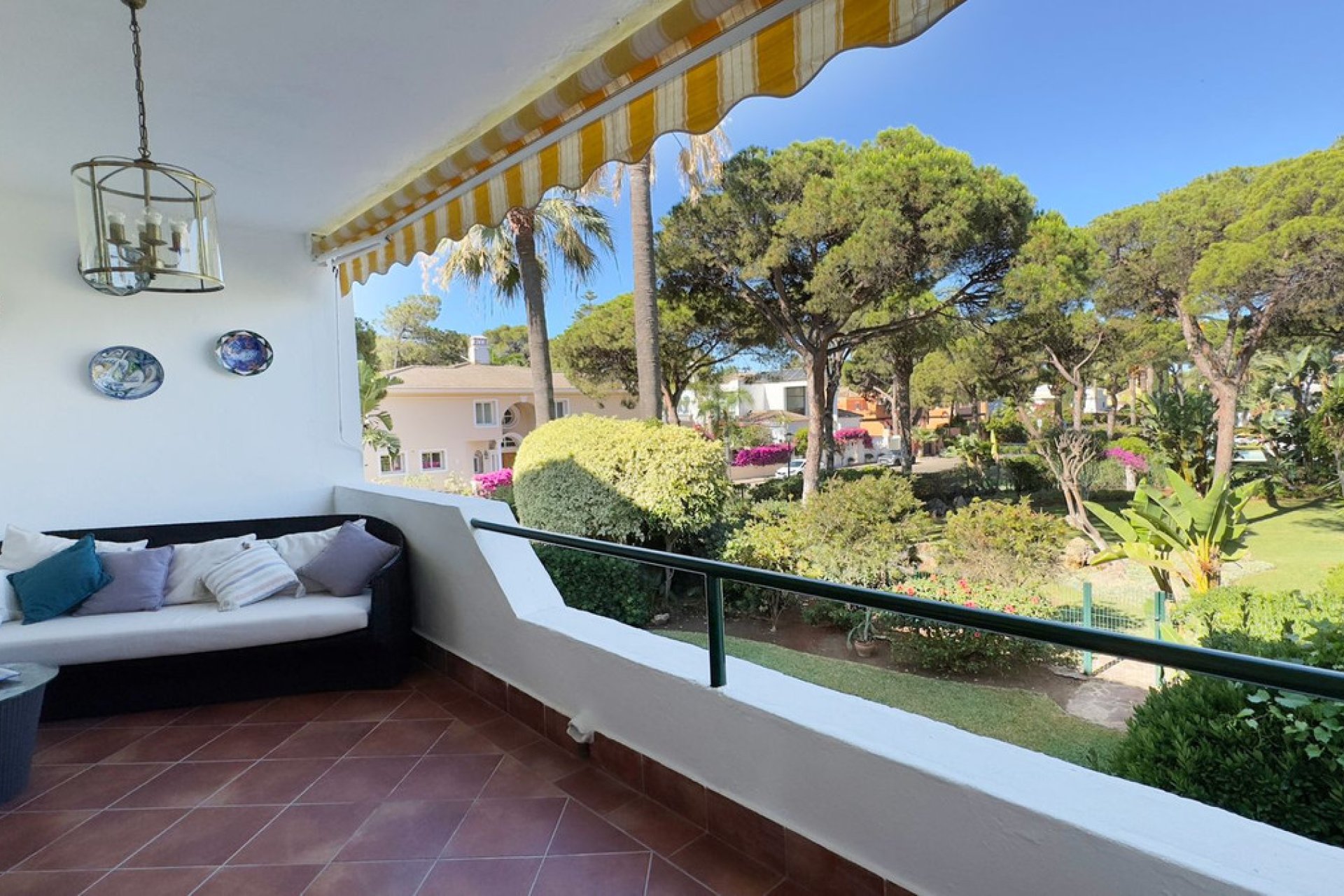 Resale - Apartment - Middle Floor Apartment - Estepona - Estepona Centro