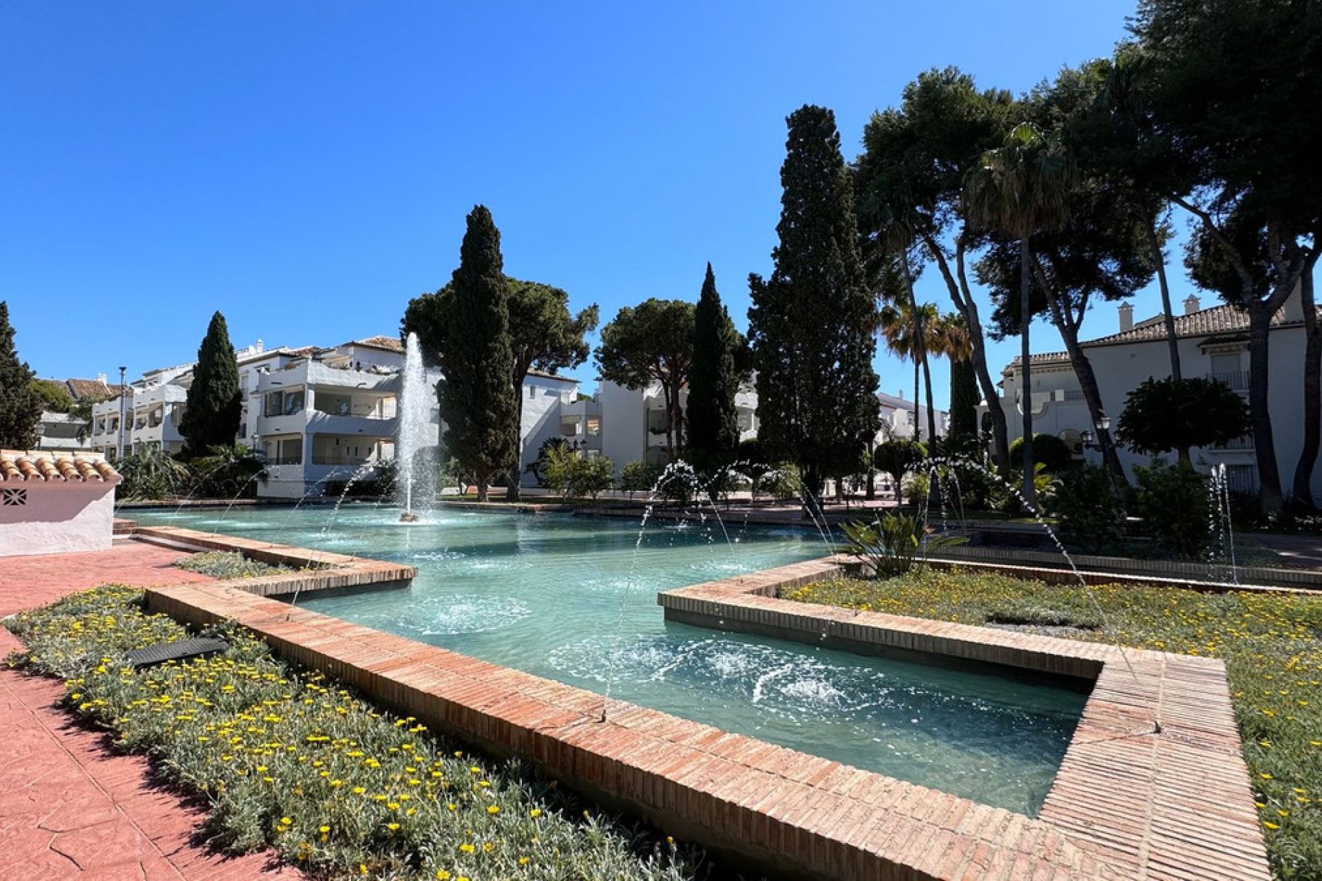 Resale - Apartment - Middle Floor Apartment - Estepona - Estepona Centro