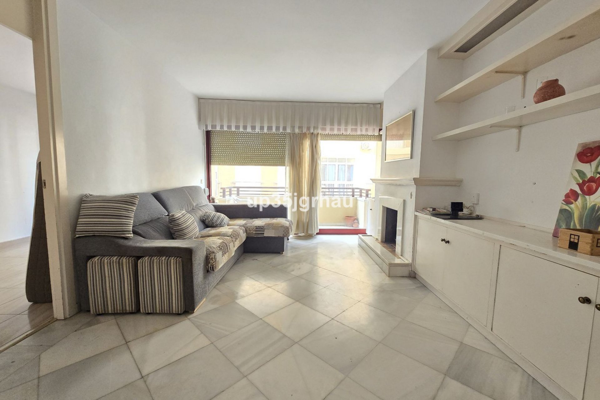 Resale - Apartment - Middle Floor Apartment - Estepona - Estepona Centro