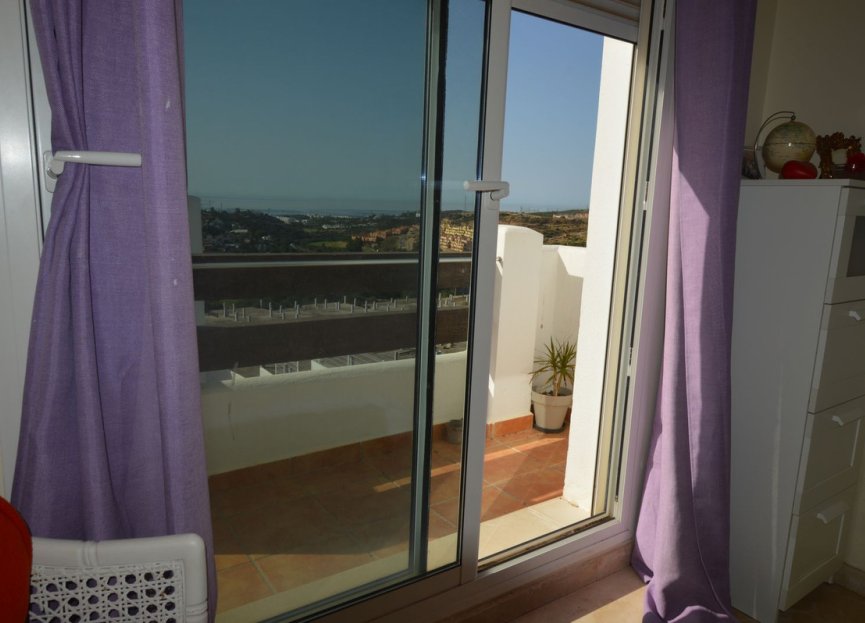 Resale - Apartment - Middle Floor Apartment - Estepona - Estepona Centro