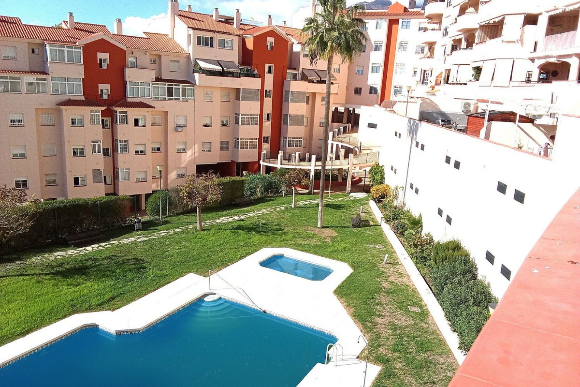 Resale - Apartment - Middle Floor Apartment - Estepona - Estepona Centro